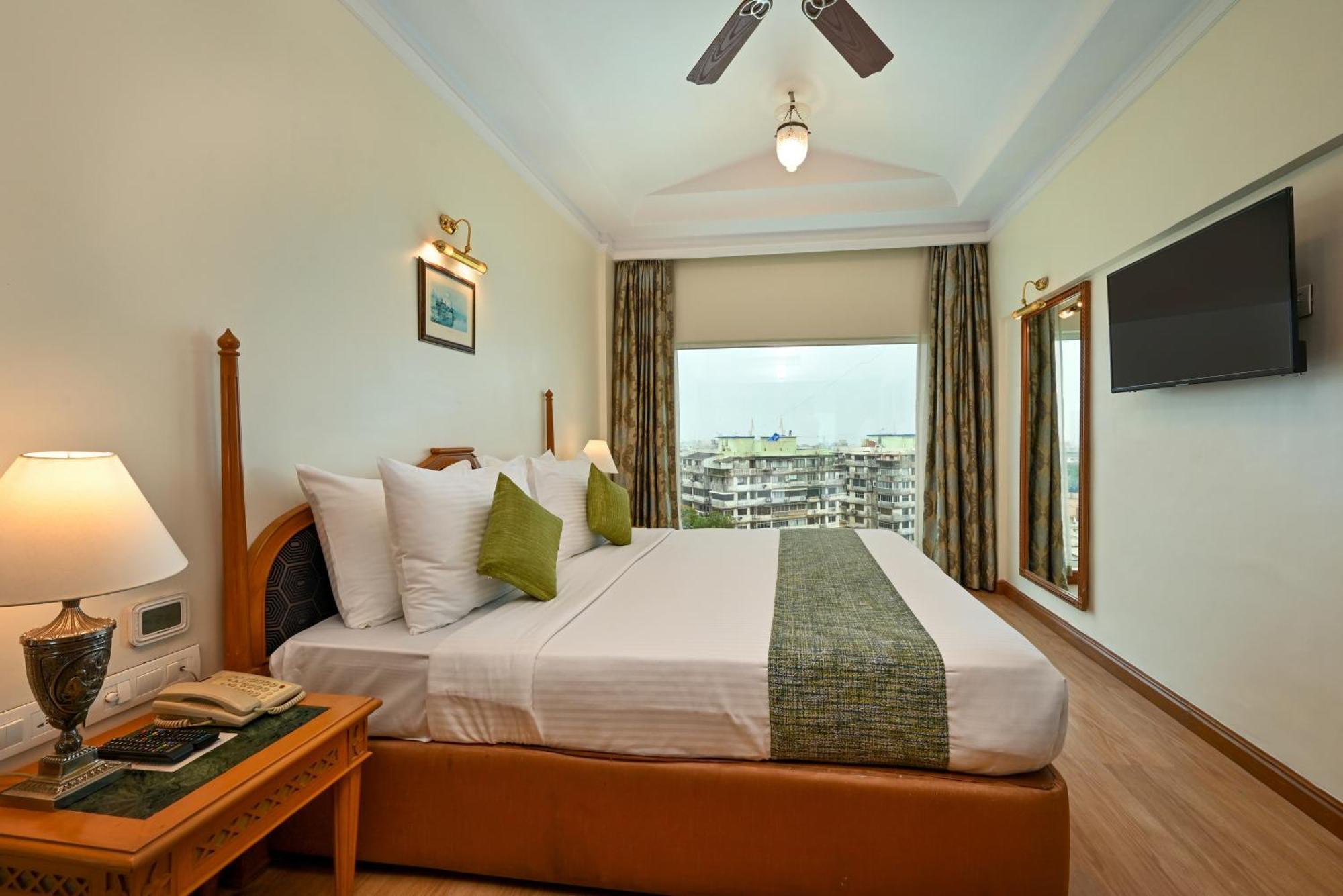 Hotel Fariyas , Colaba Mumbai