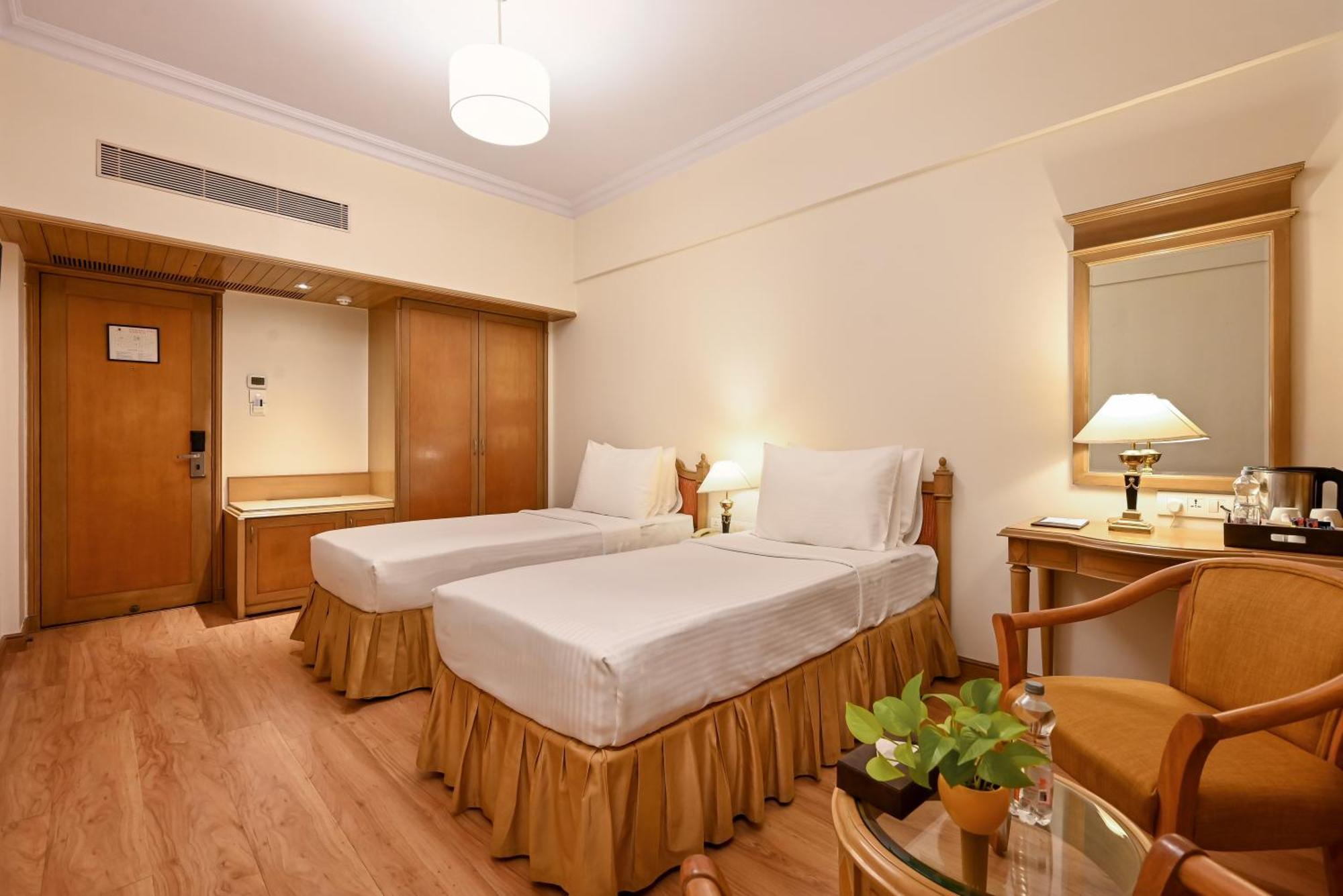 Fariyas , Colaba 4*