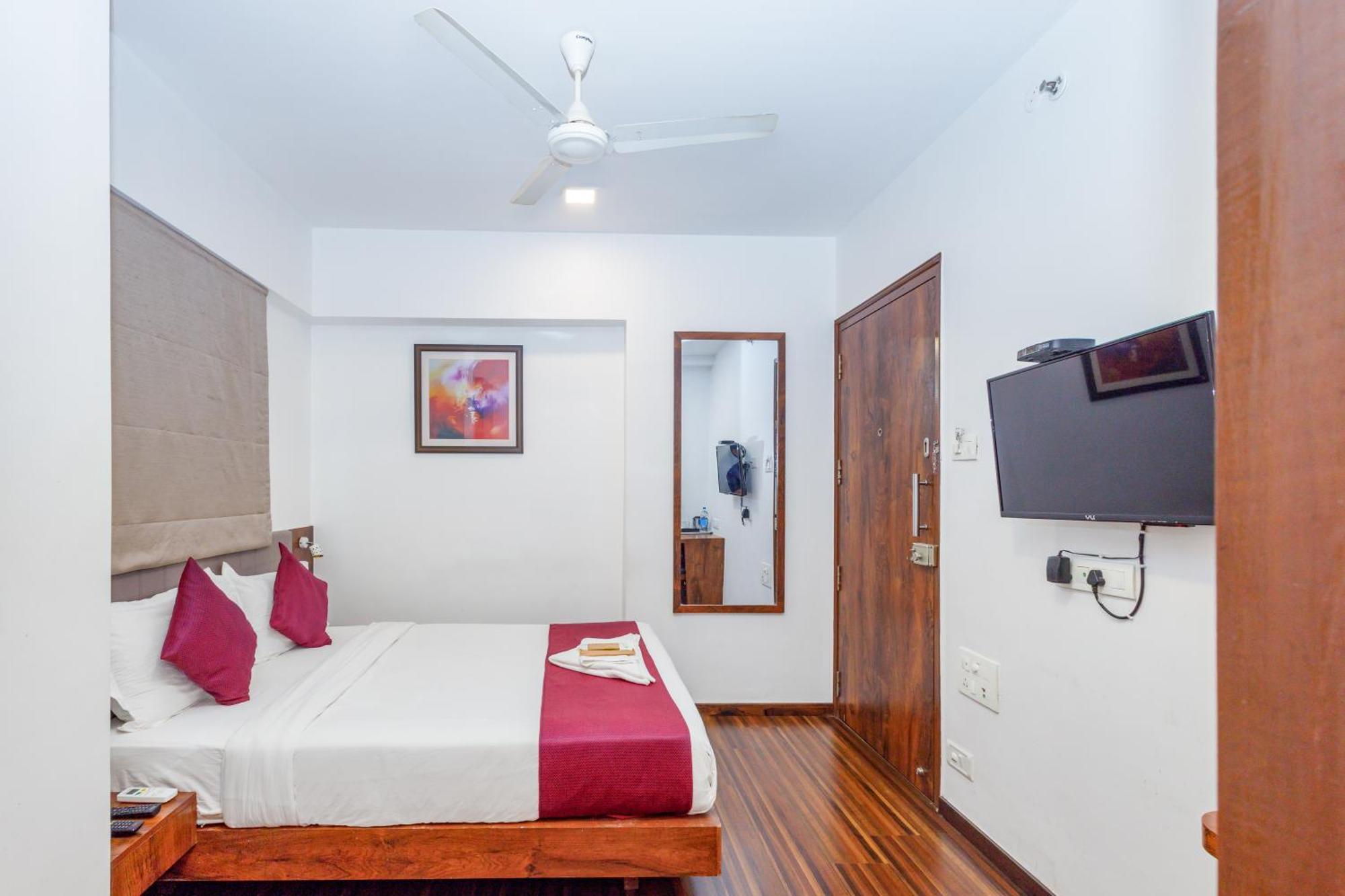 J And Banquets Hotel 3*
