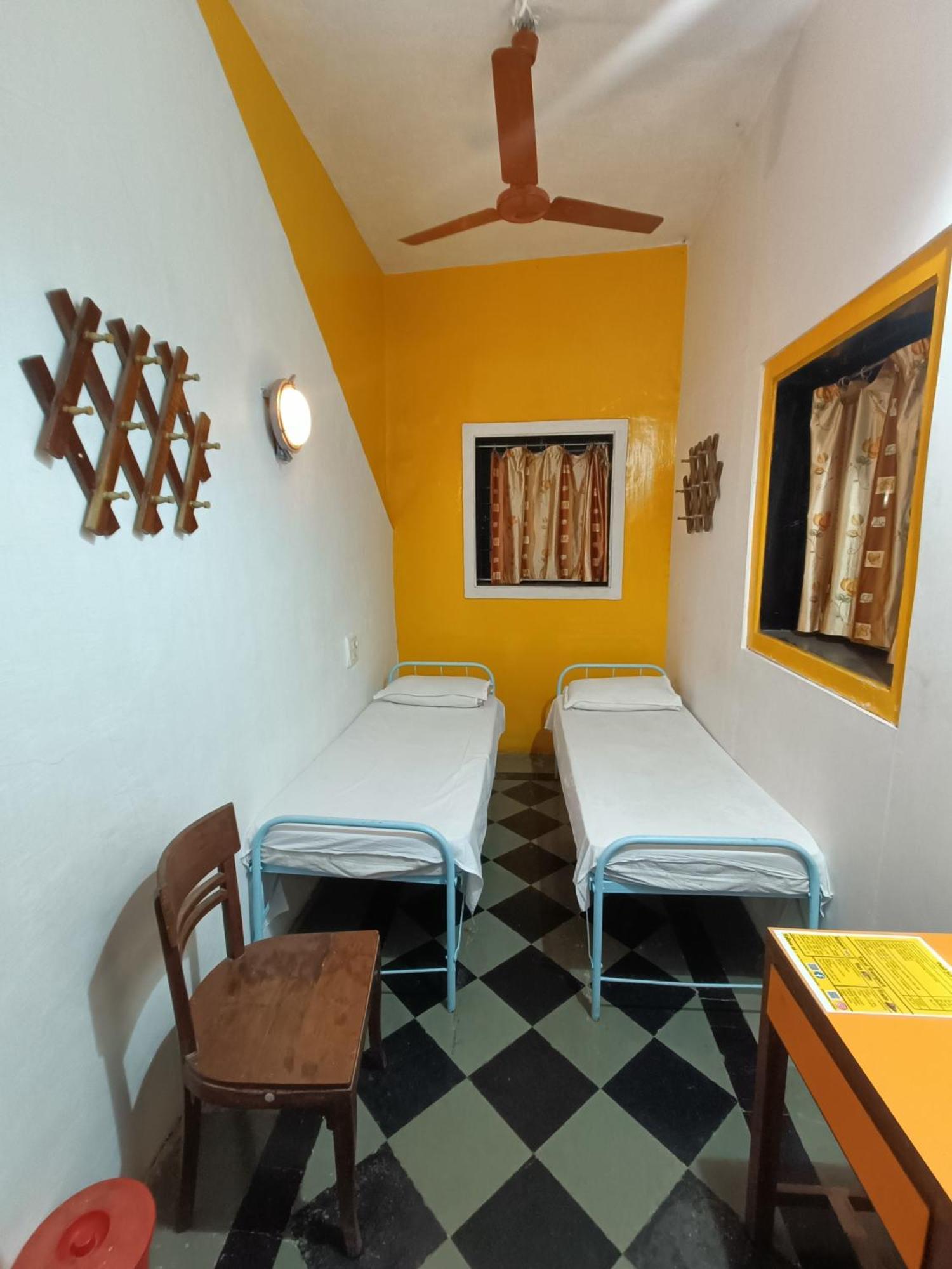 Hostel Vasantashram Cst Mumbai, Free Wifi With 1940s Retro Vibe Mumbai