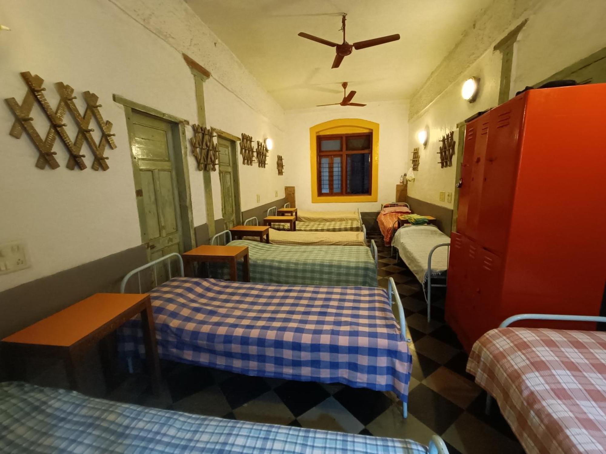 Vasantashram Cst Mumbai, Free Wifi With 1940s Retro Vibe Hostel *