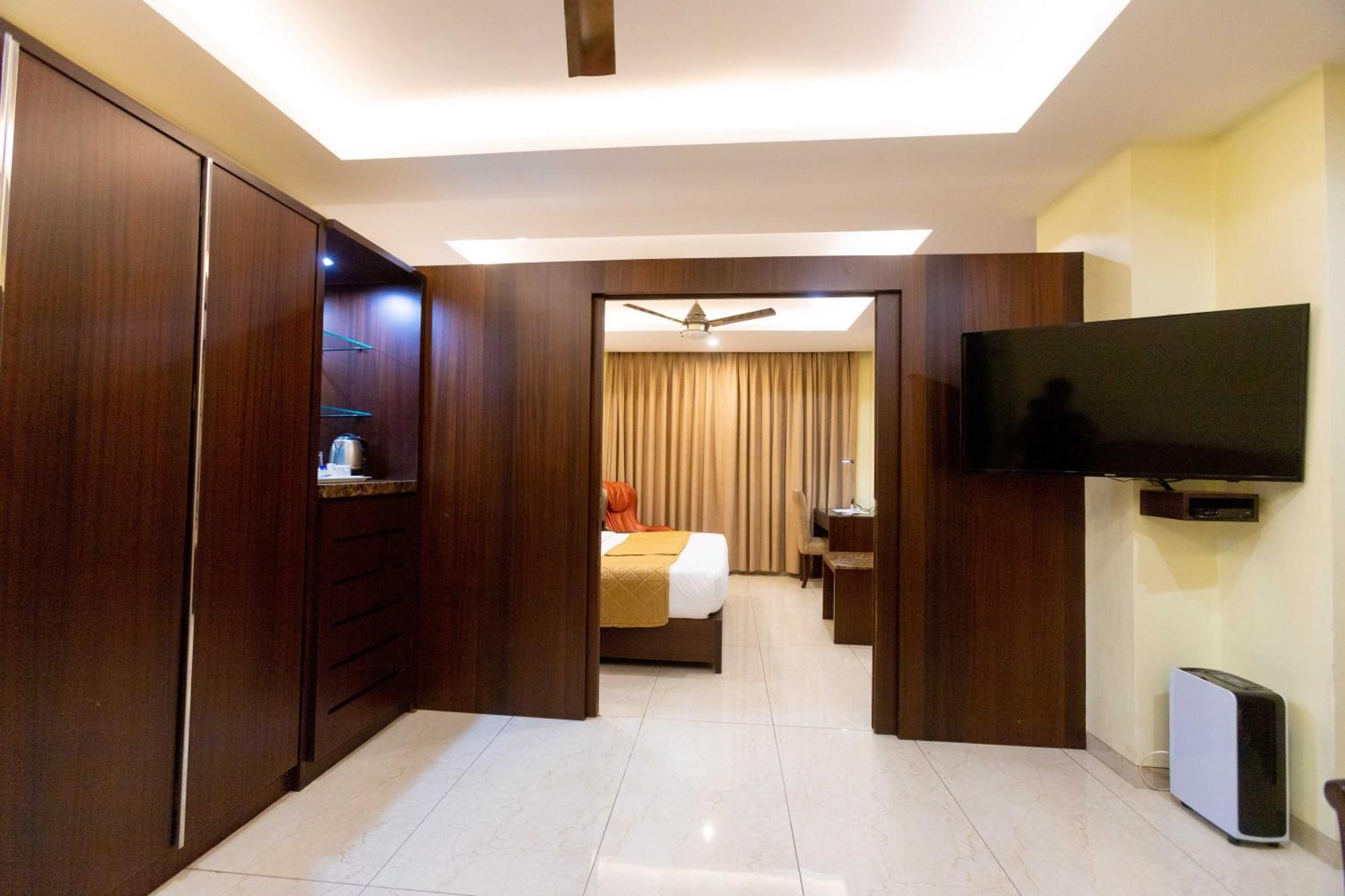 Godwin - Colaba