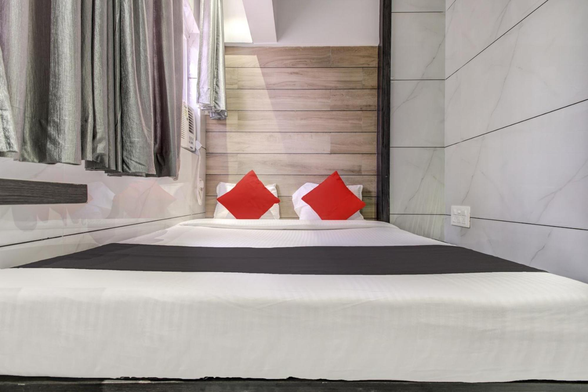 Hotel Spring Residency
