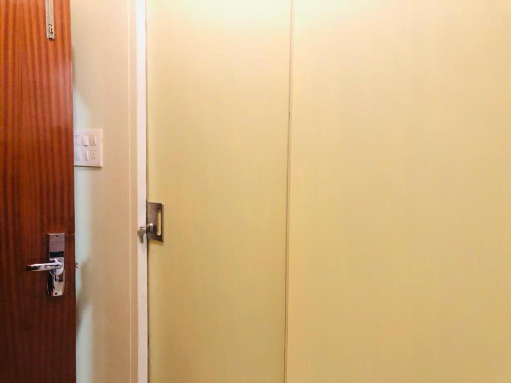 Guest house Glitz 7even Hills- Nr International Airport T2 *