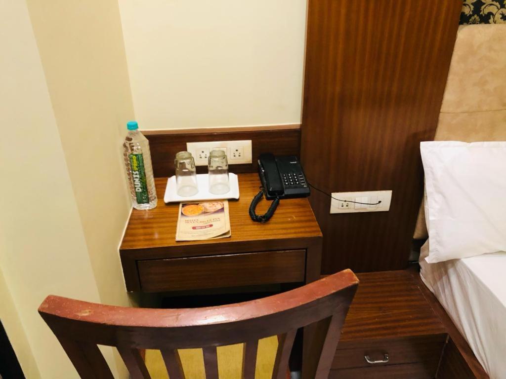 Glitz 7even Hills- Nr International Airport T2 Guest house Mumbai