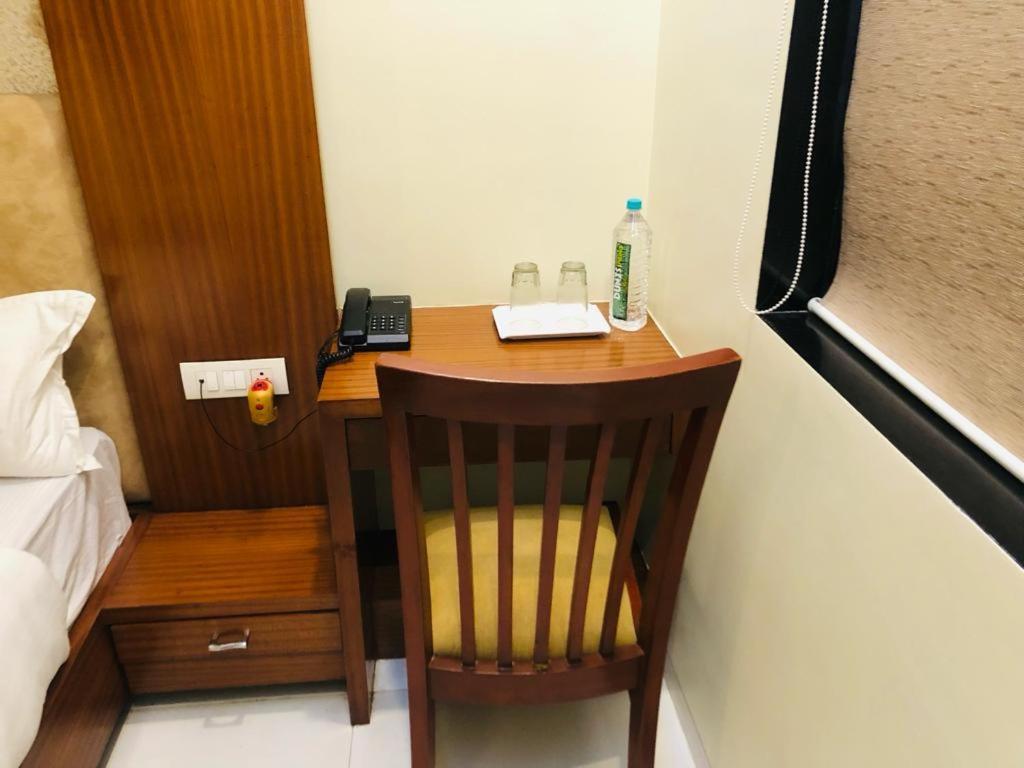 Glitz 7even Hills- Nr International Airport T2 * Mumbai