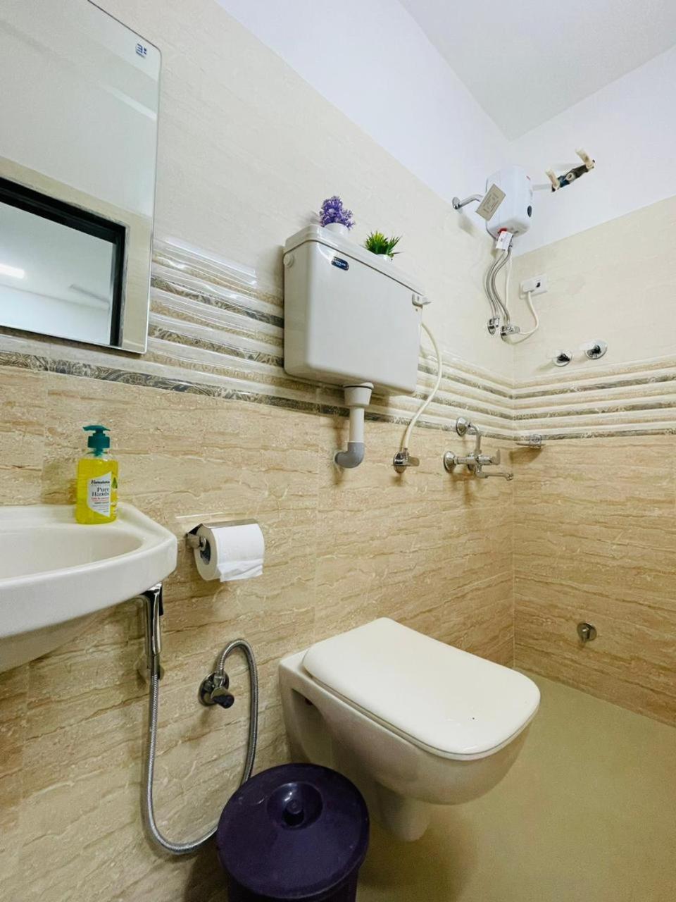 Luxe-bnb Near Airport Homestay