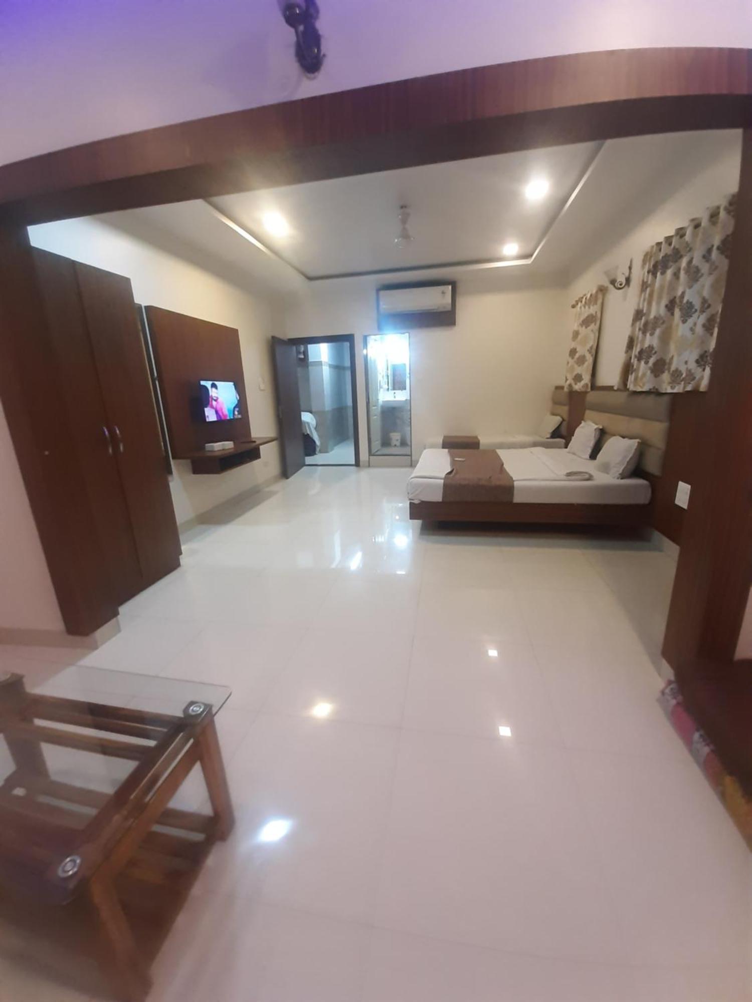 Hotel Golden Palms 3*