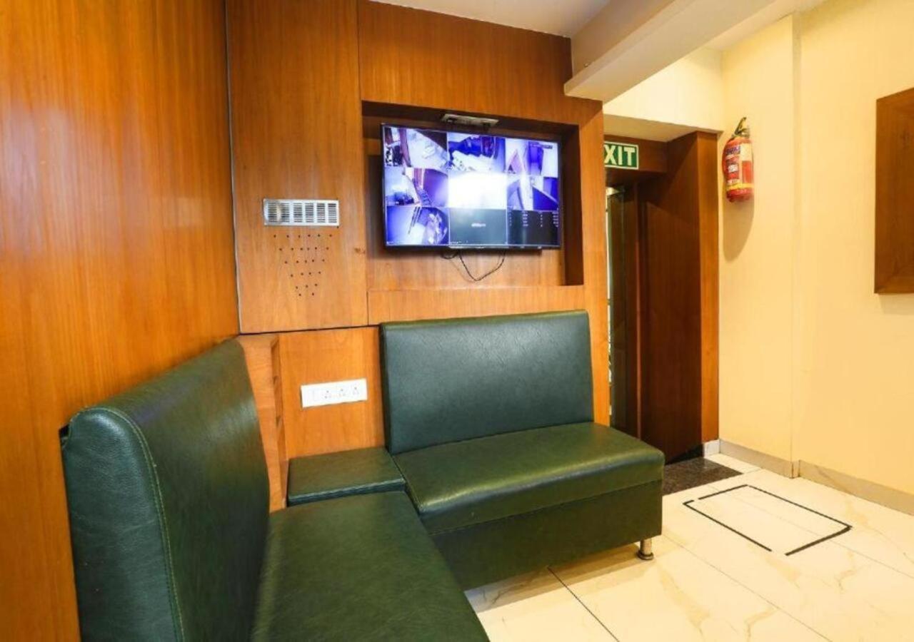 Guest house Glitz West - Nr International Airport T2