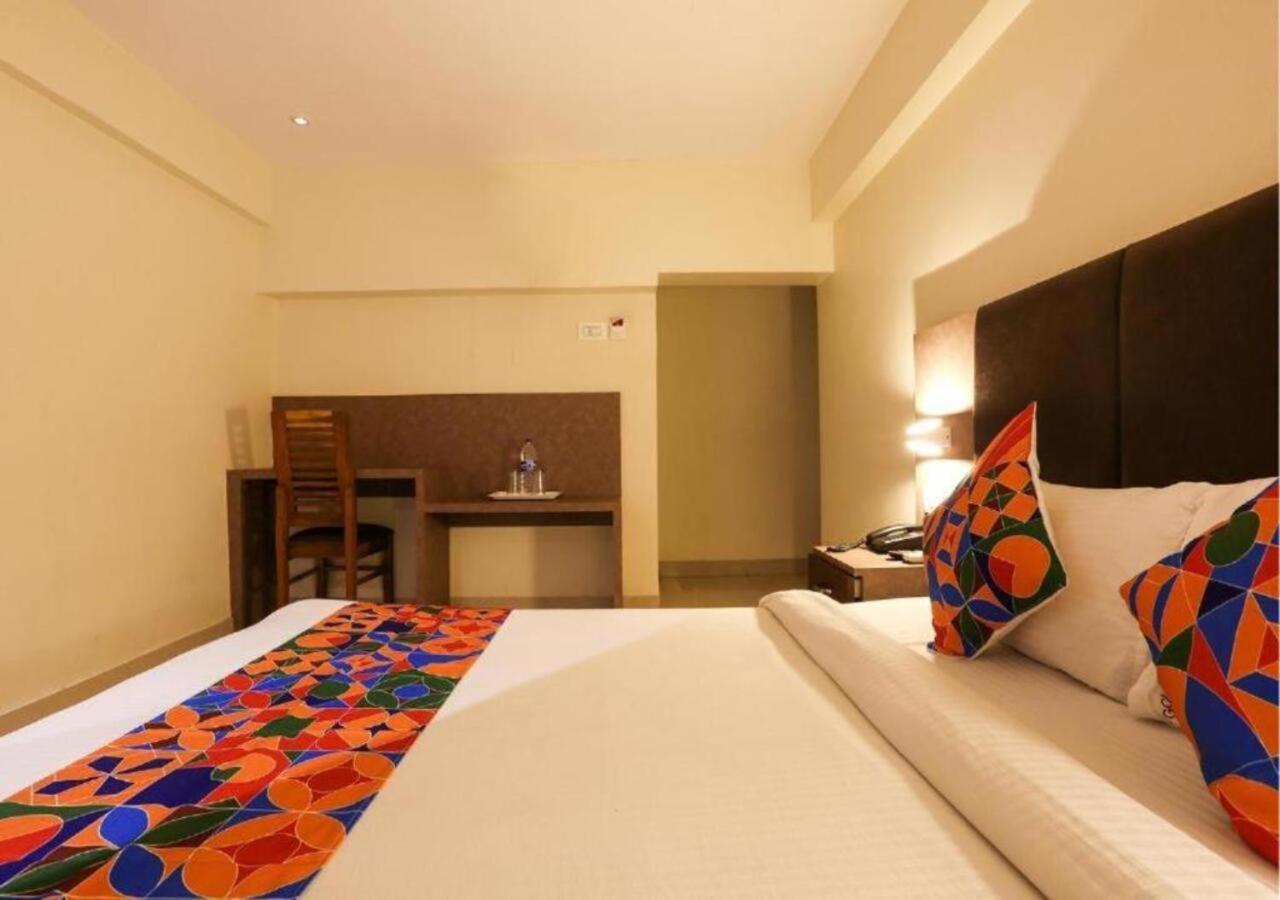 Glitz West - Nr International Airport T2 * Mumbai
