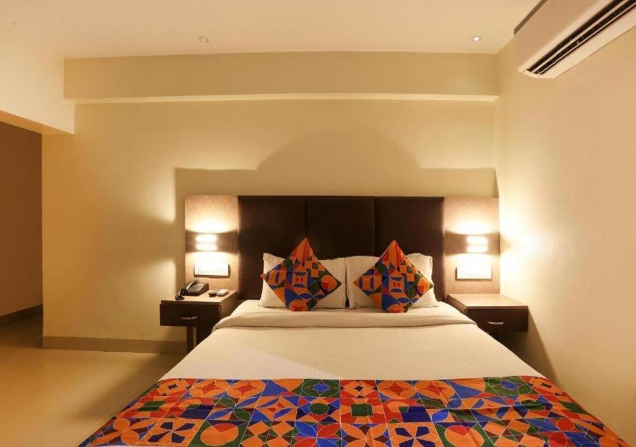 Glitz West - Nr International Airport T2 Guest house Mumbai