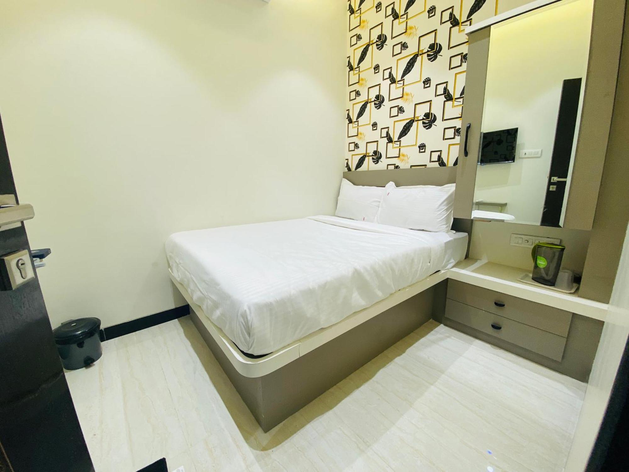 Rose Hotel 2*