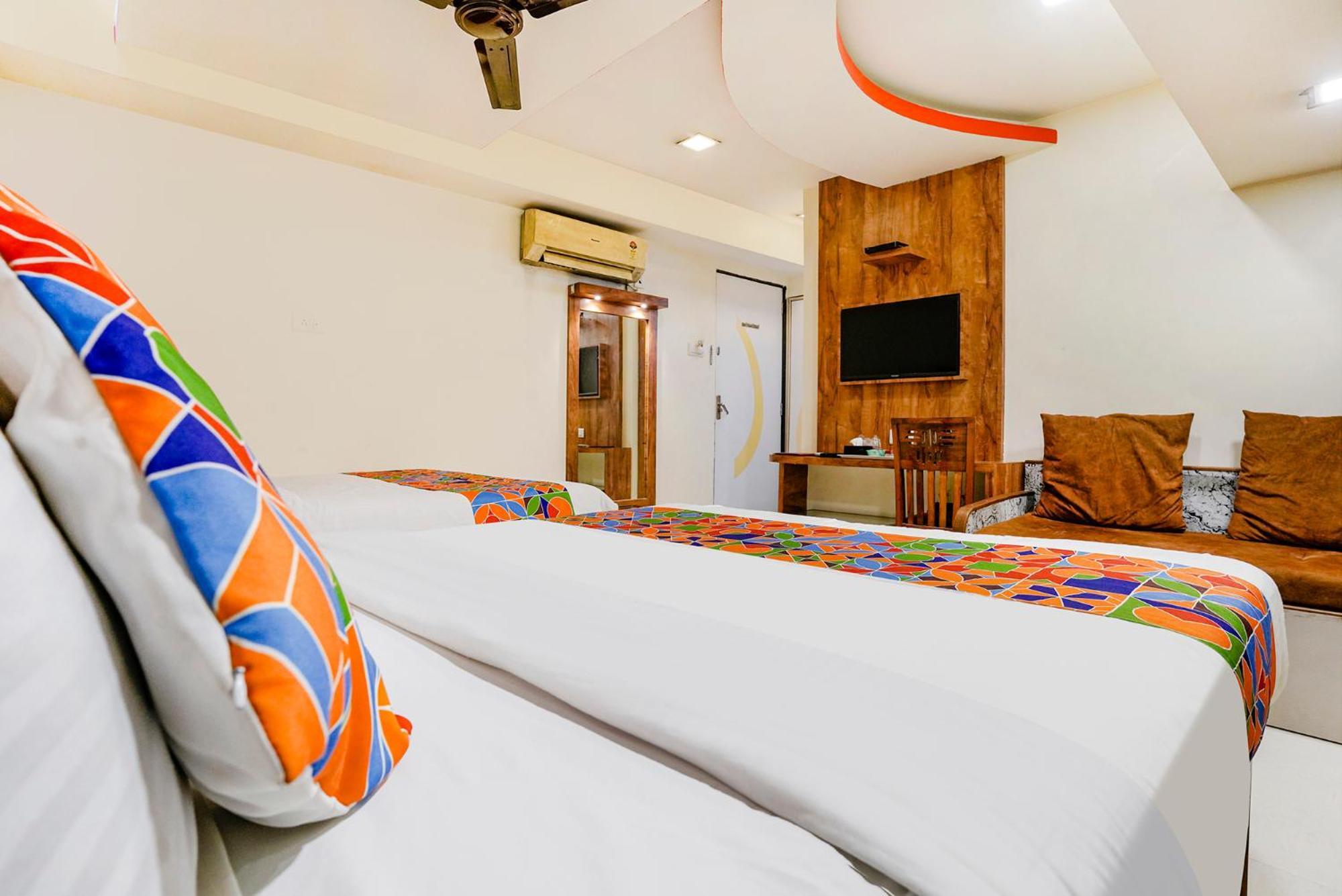 Hotel Fabexpress Amber Corp - Nr Nesco Exhibition Center
