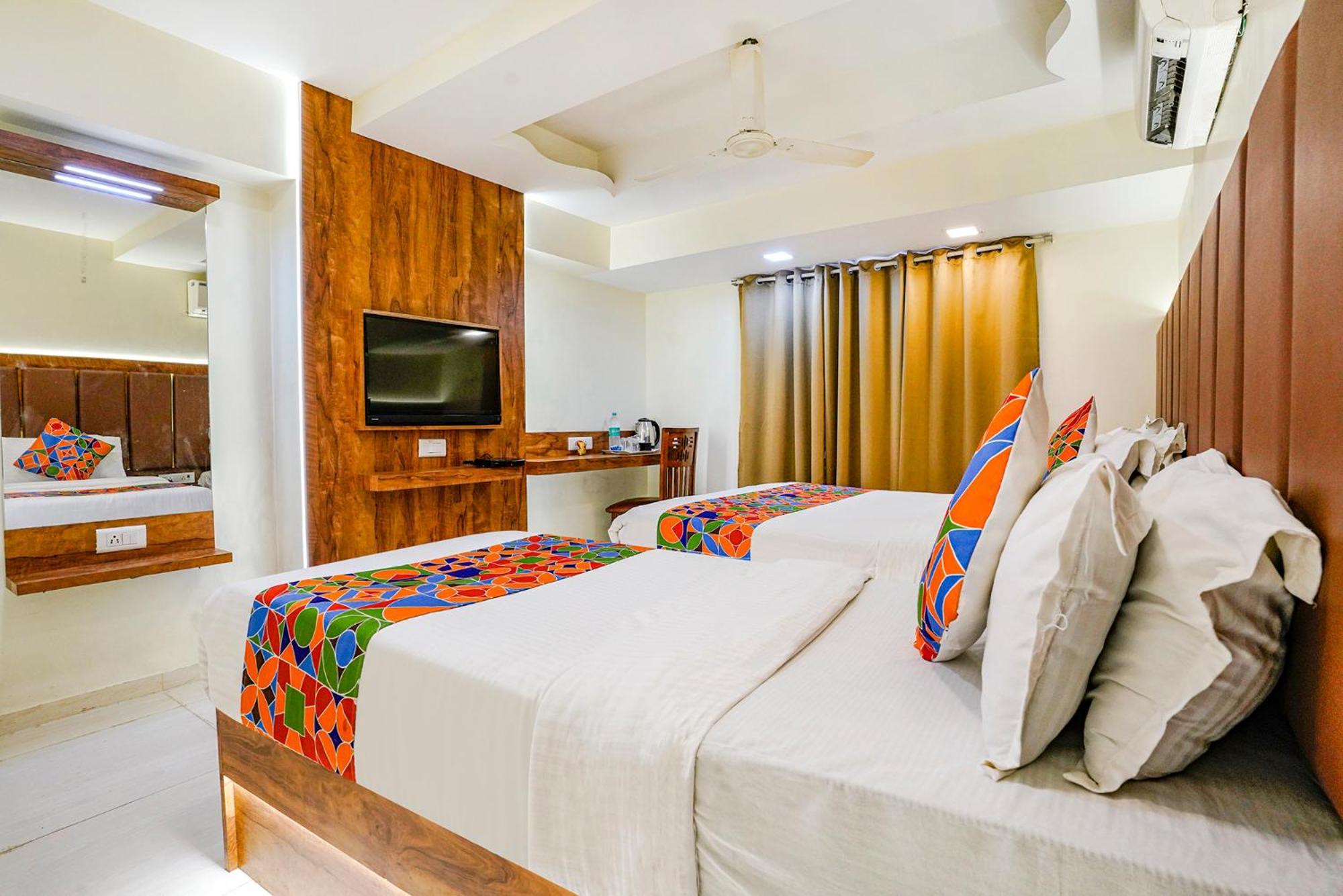 Hotel Fabexpress Amber Corp - Nr Nesco Exhibition Center 3*