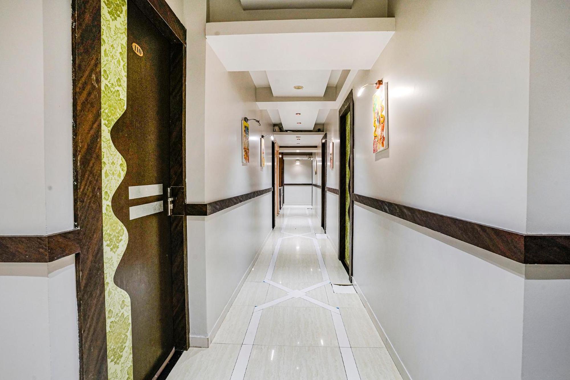 Hotel Fabexpress Amber Corp - Nr Nesco Exhibition Center 3*