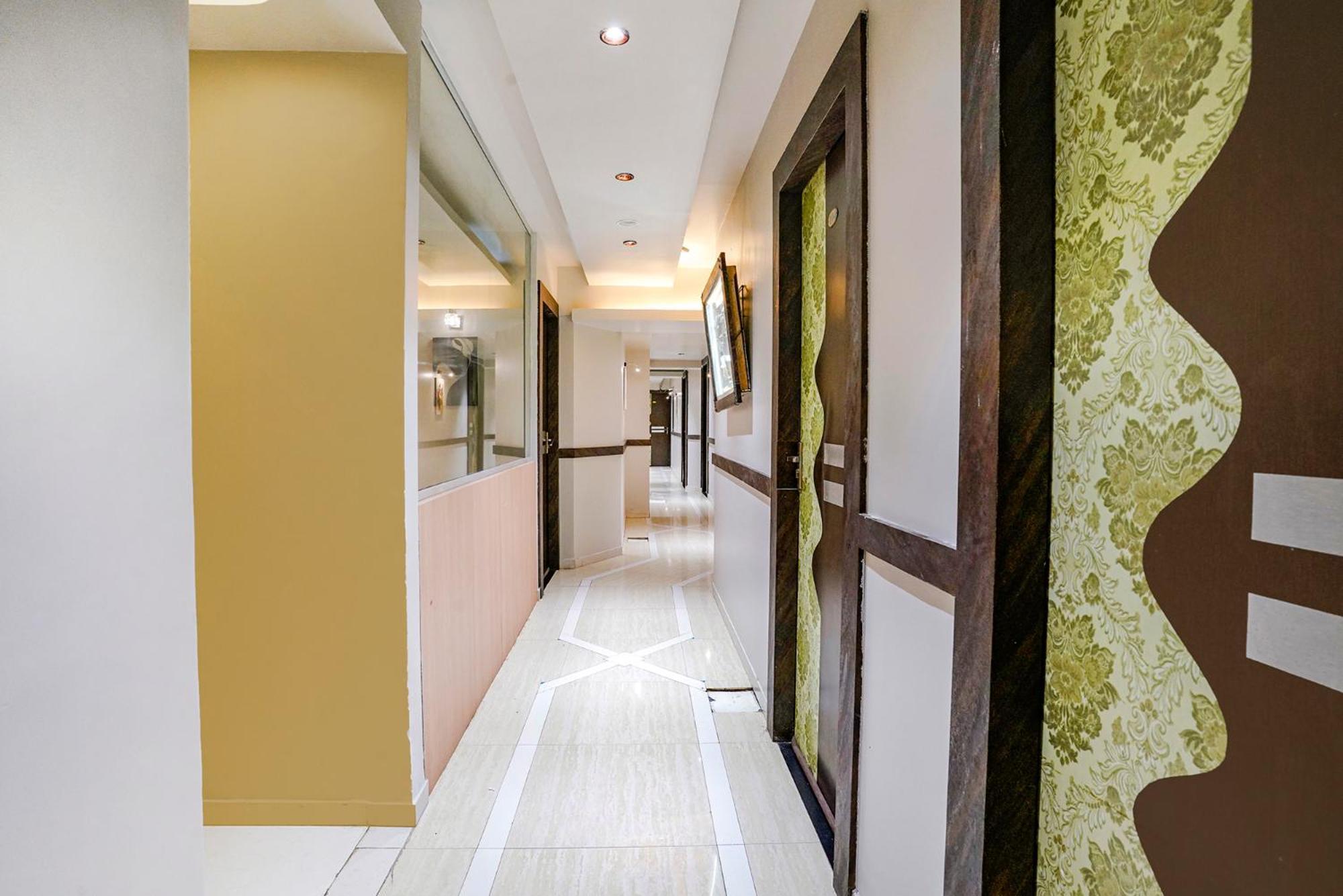 Hotel Fabexpress Amber Corp - Nr Nesco Exhibition Center 3*