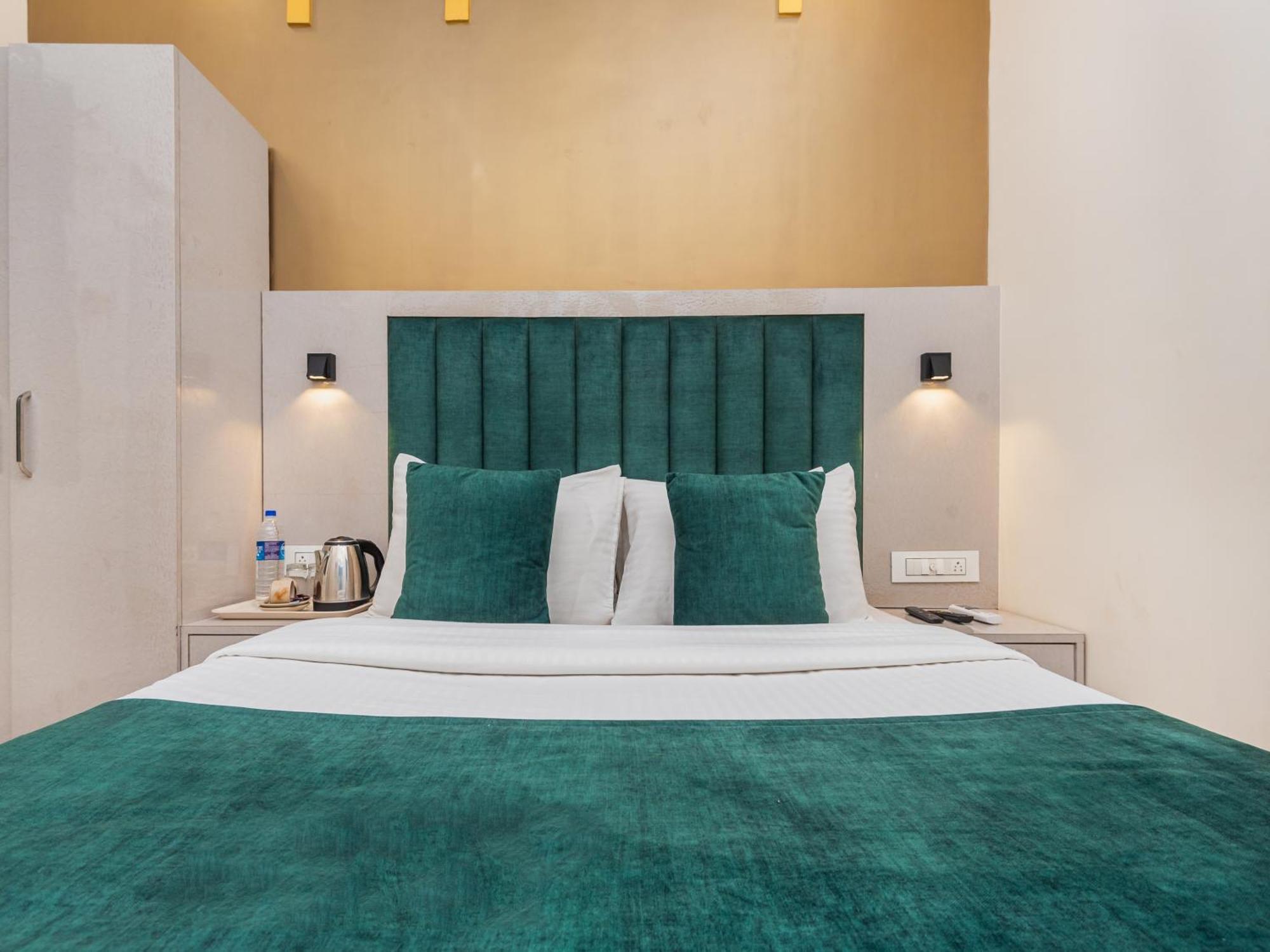 Hotel Priceless Exhibition Centre Goregaon West
