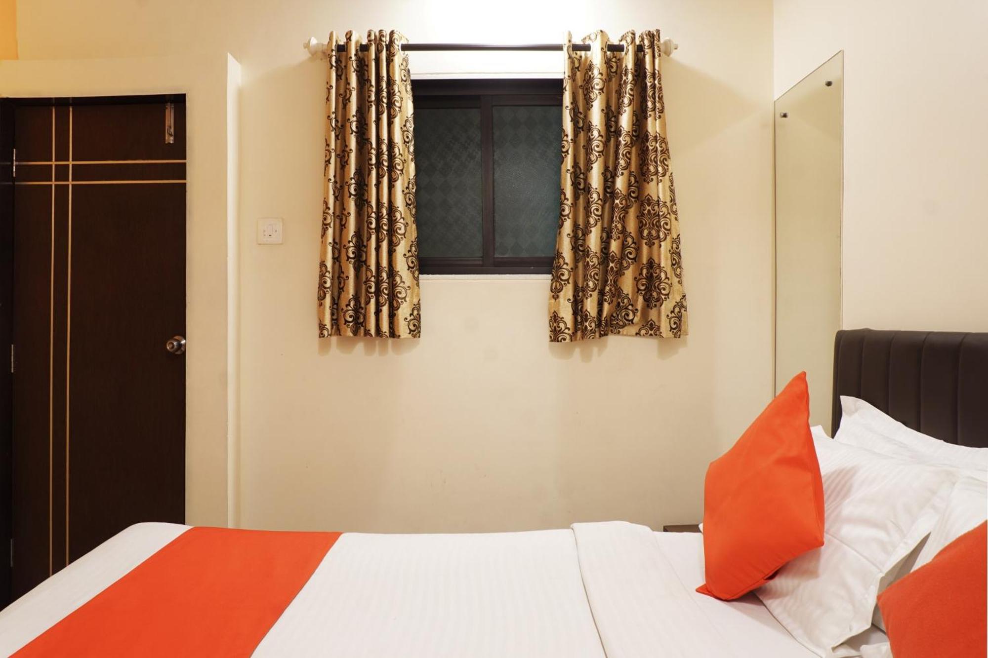Oyo Paradise Hotel 4*