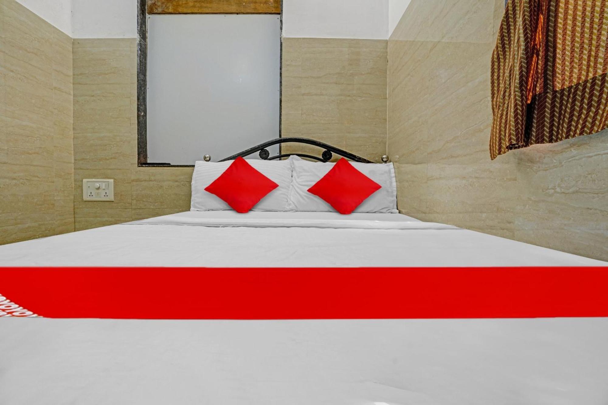 Oyo Flagship Raj Near Juhu Beach Hotel Mumbai