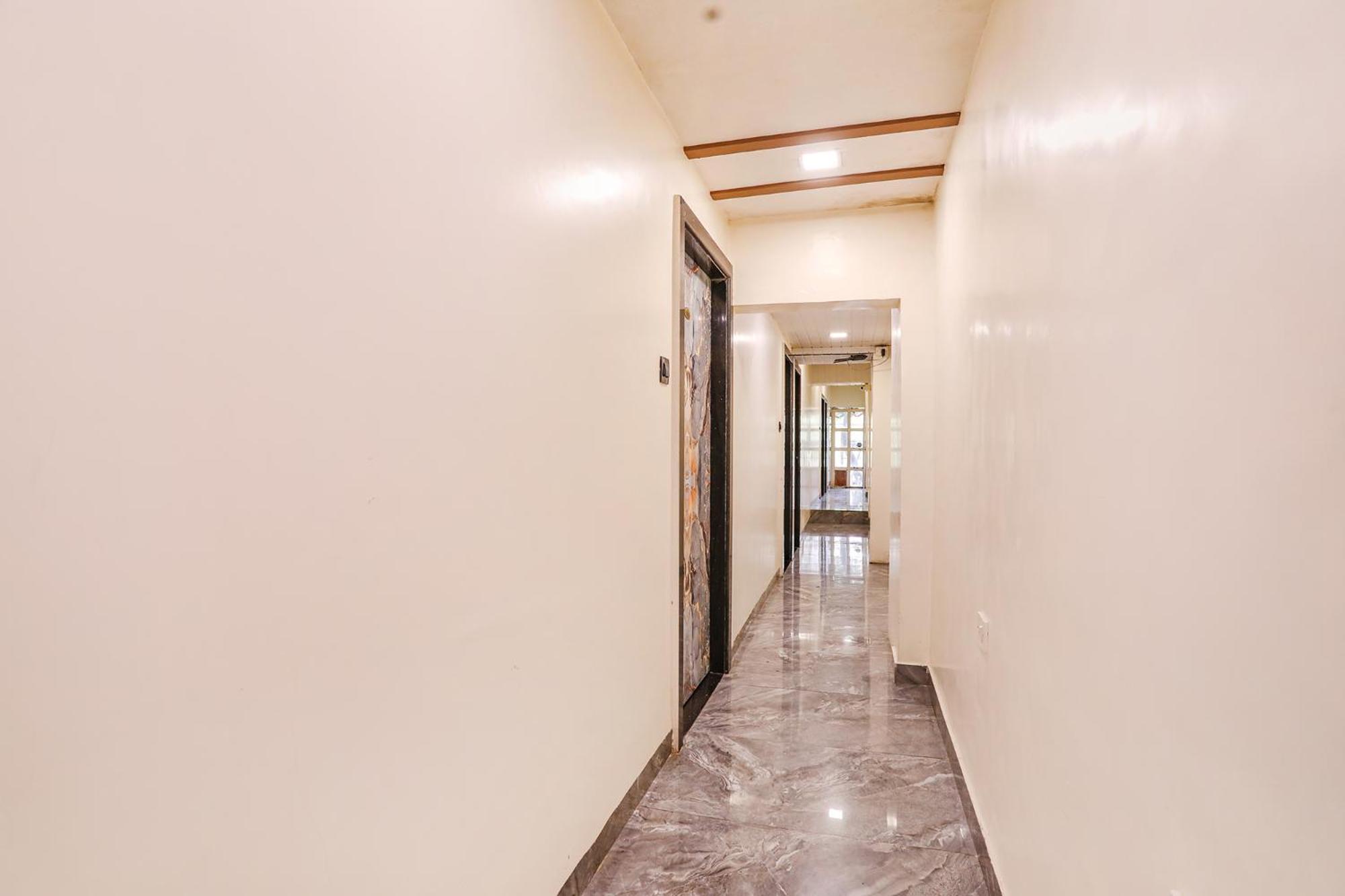 Hotel Fabexpress Versova Residency - Nr Kokilaben Hospital Mumbai