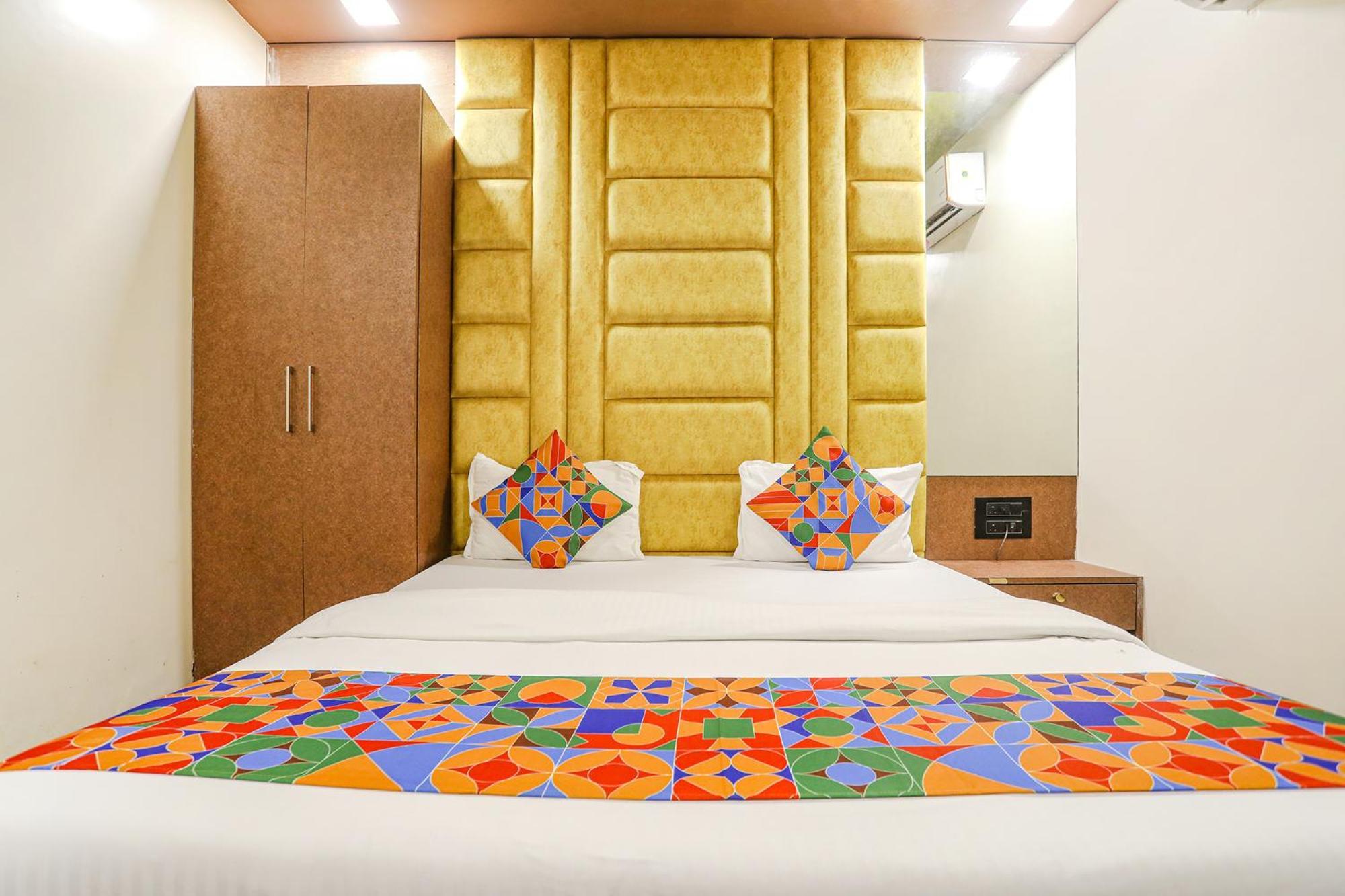 Fabexpress Versova Residency - Nr Kokilaben Hospital Hotel