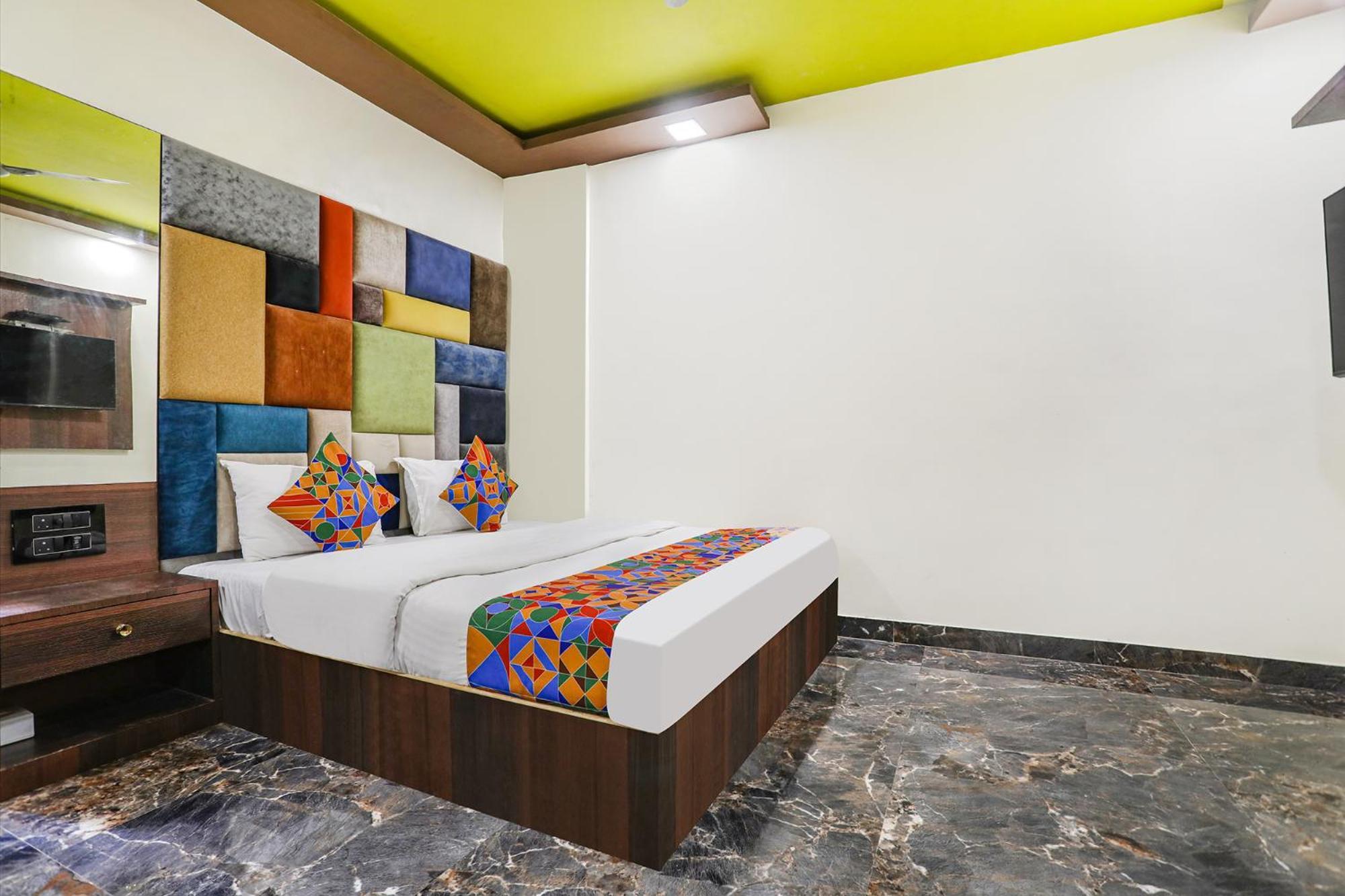 Fabexpress Versova Residency - Nr Kokilaben Hospital Hotel