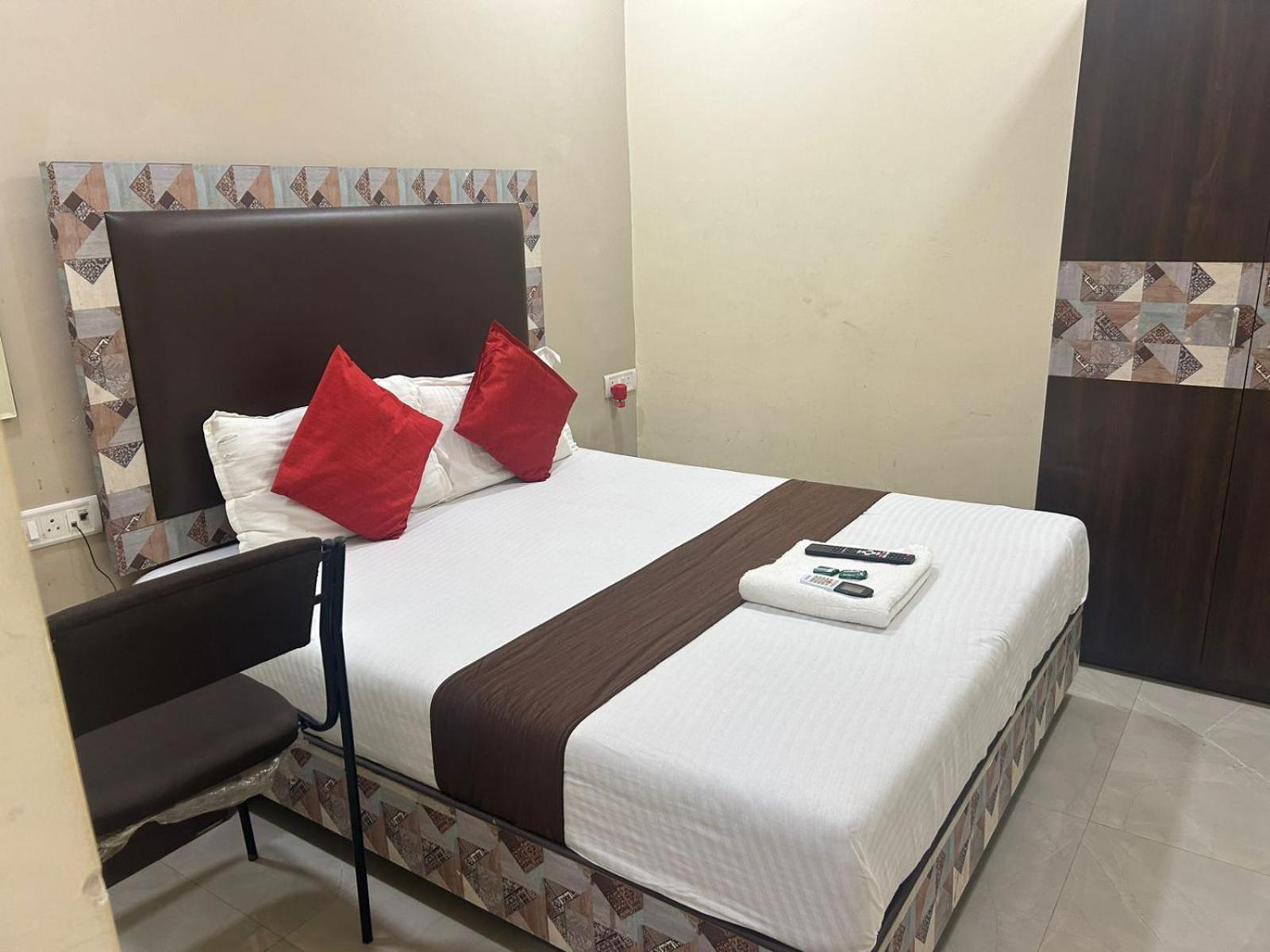 Vaithi Residency - Andheri West