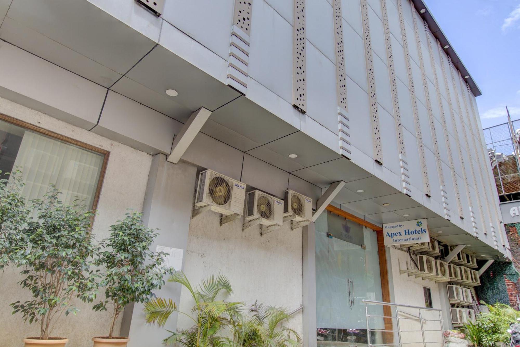 Hotel O Address 4*