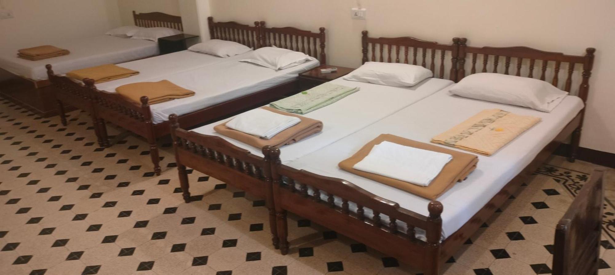 Bentleys Hotel Bed & Breakfast 3*