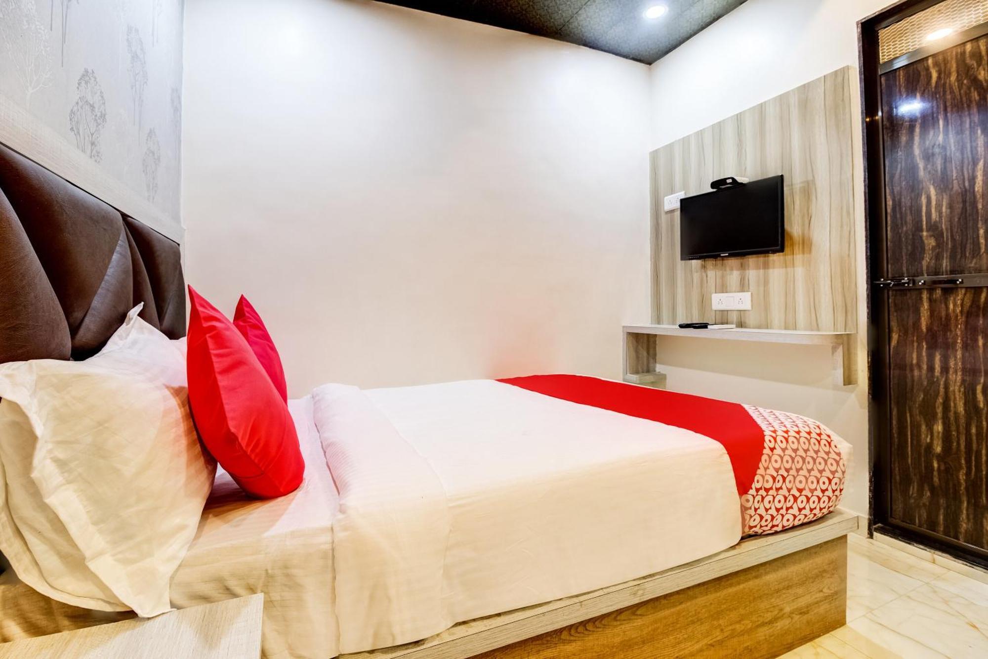 Oyo Flagship Qubic Hotel 4*