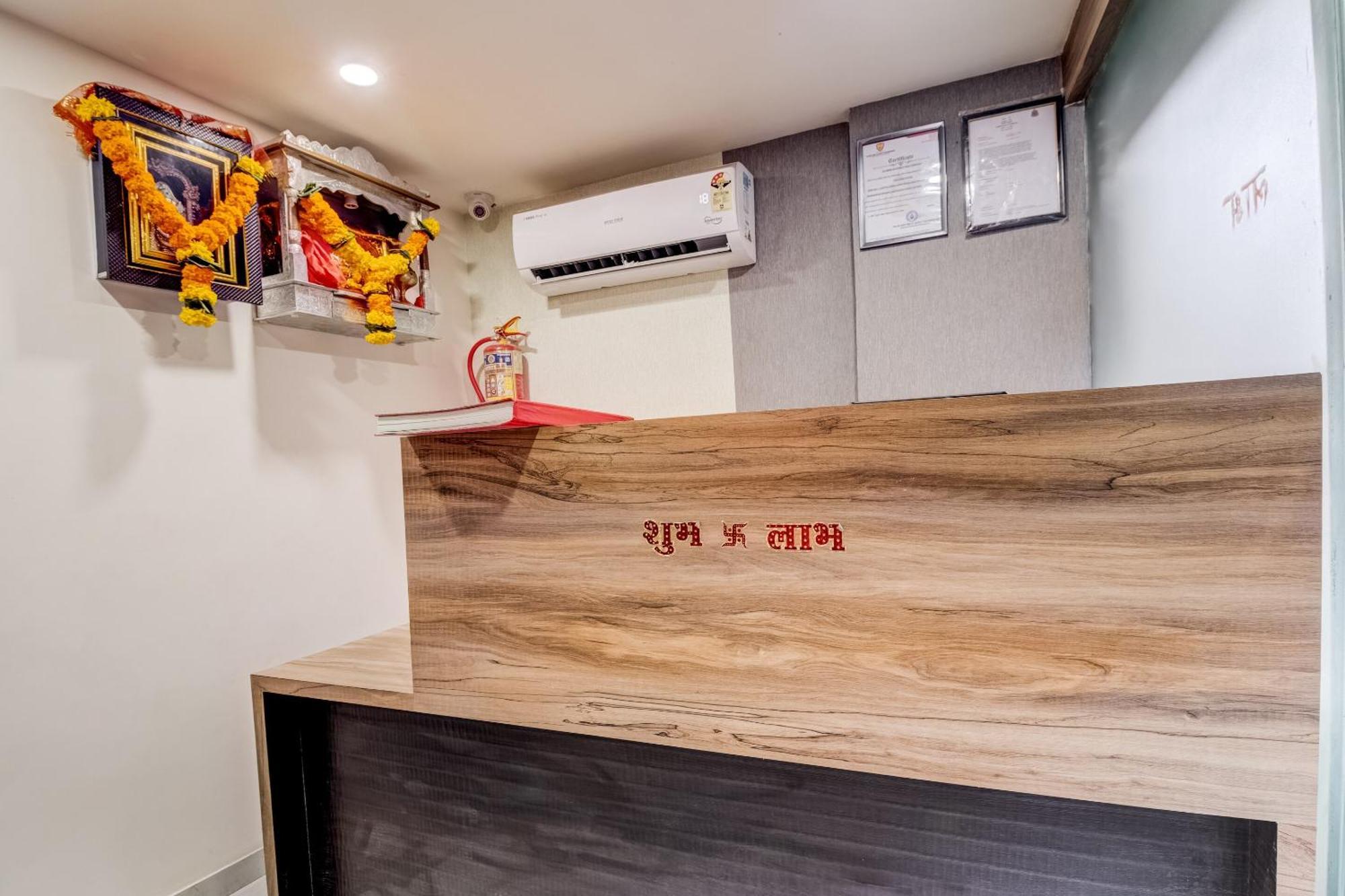 Oyo Flagship Qubic Hotel Mumbai