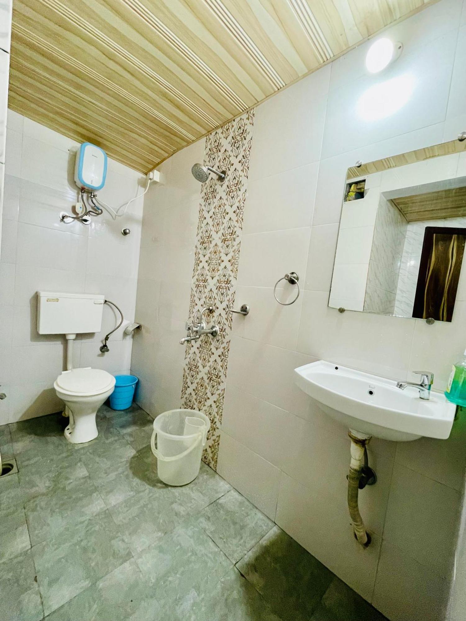 Urban And Suites, Service In Goregaon Homestay Mumbai