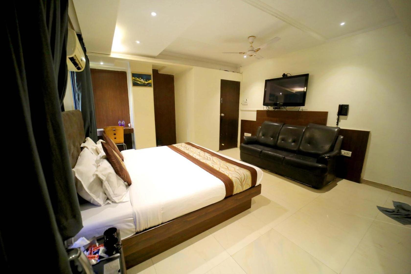 Hotel Panchvati Residency Andheri West 2*