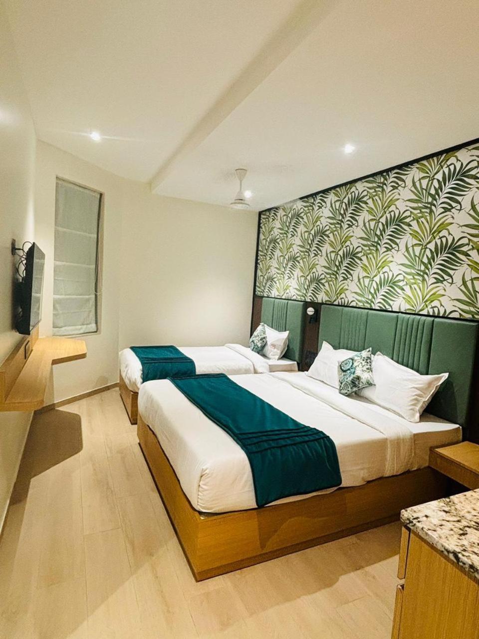 Hotel Esquire Near Bkc