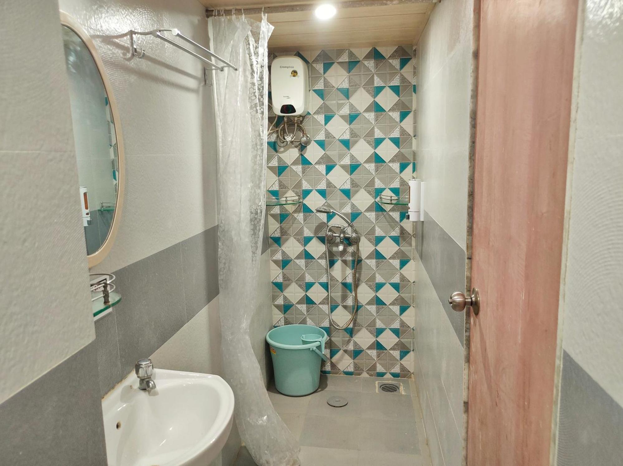 Ebony - Comfortable Mumbai