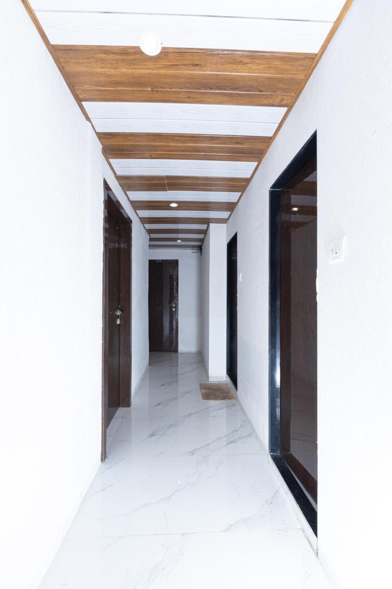 Hotel Hans Residency