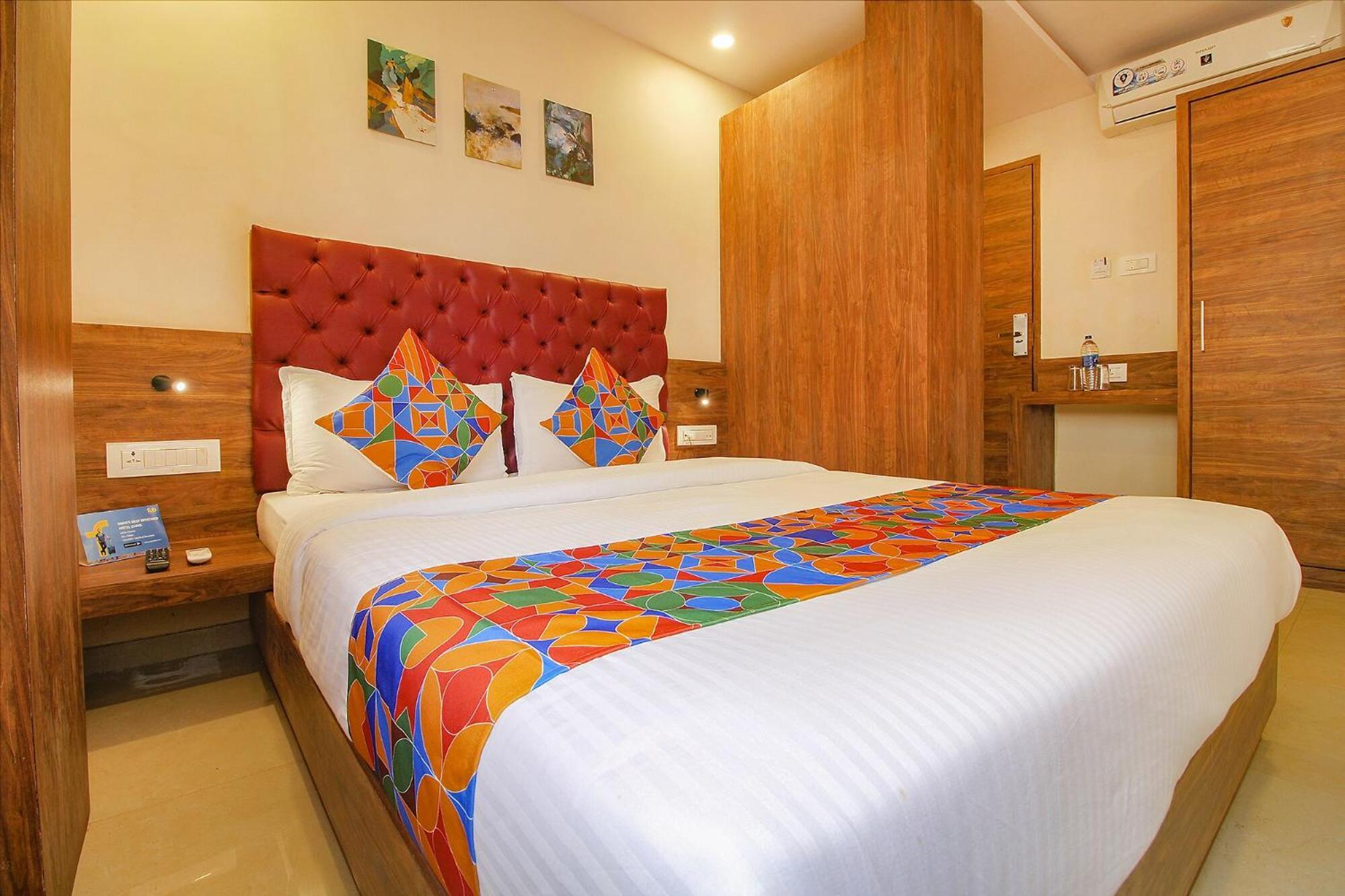 Fabhotel Peninsula - Nr Csmt Station Guest house *