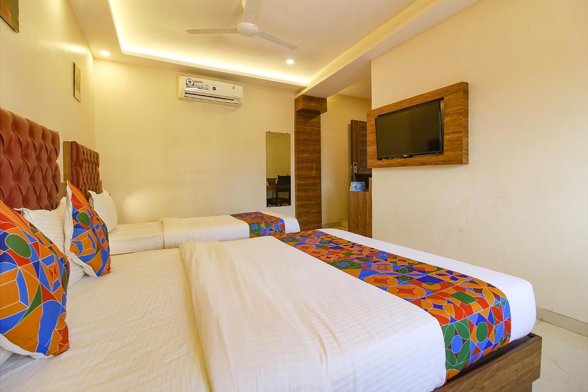 Fabhotel Peninsula - Nr Csmt Station Guest house *