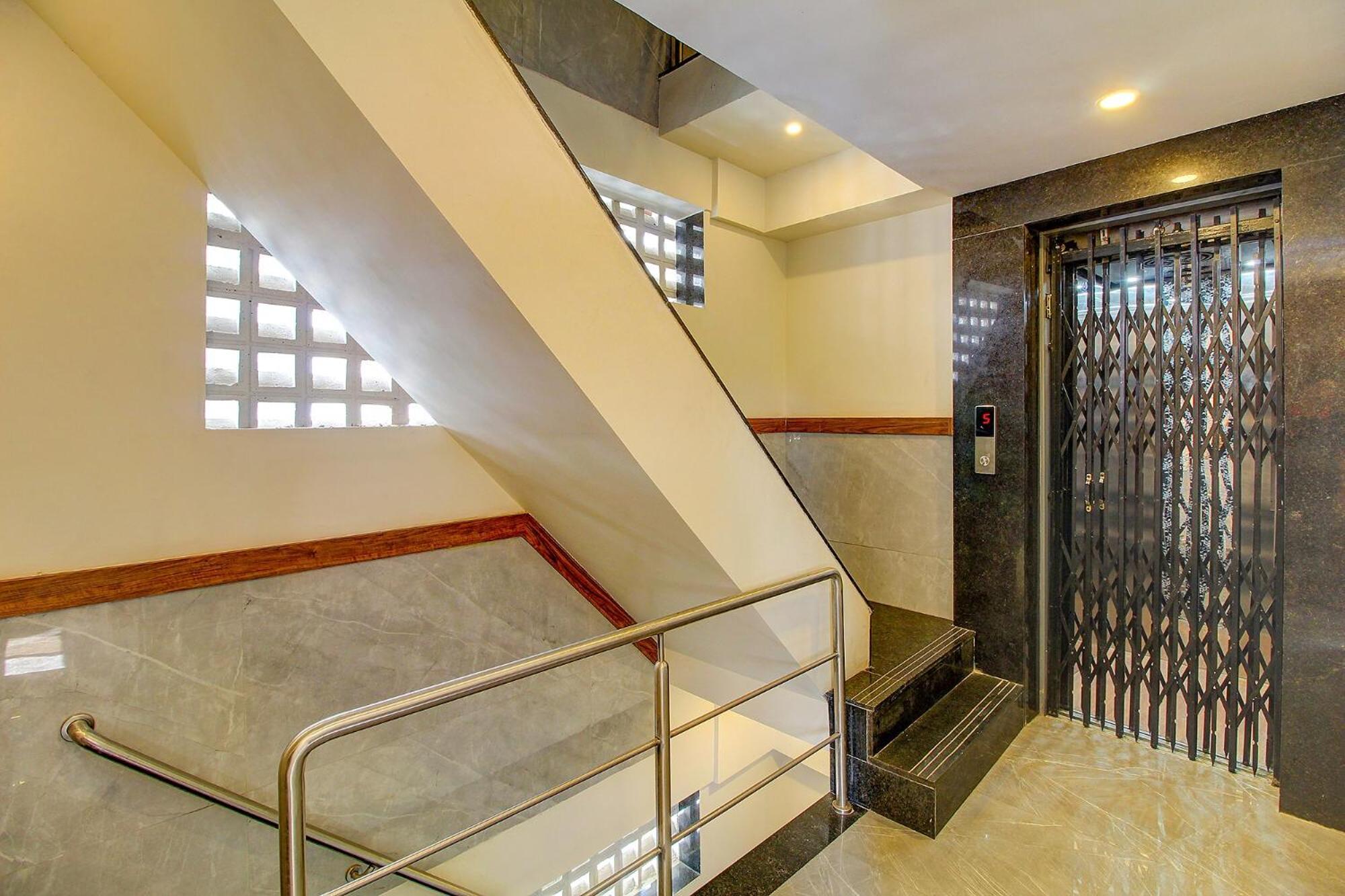Fabhotel Peninsula - Nr Csmt Station Guest house *