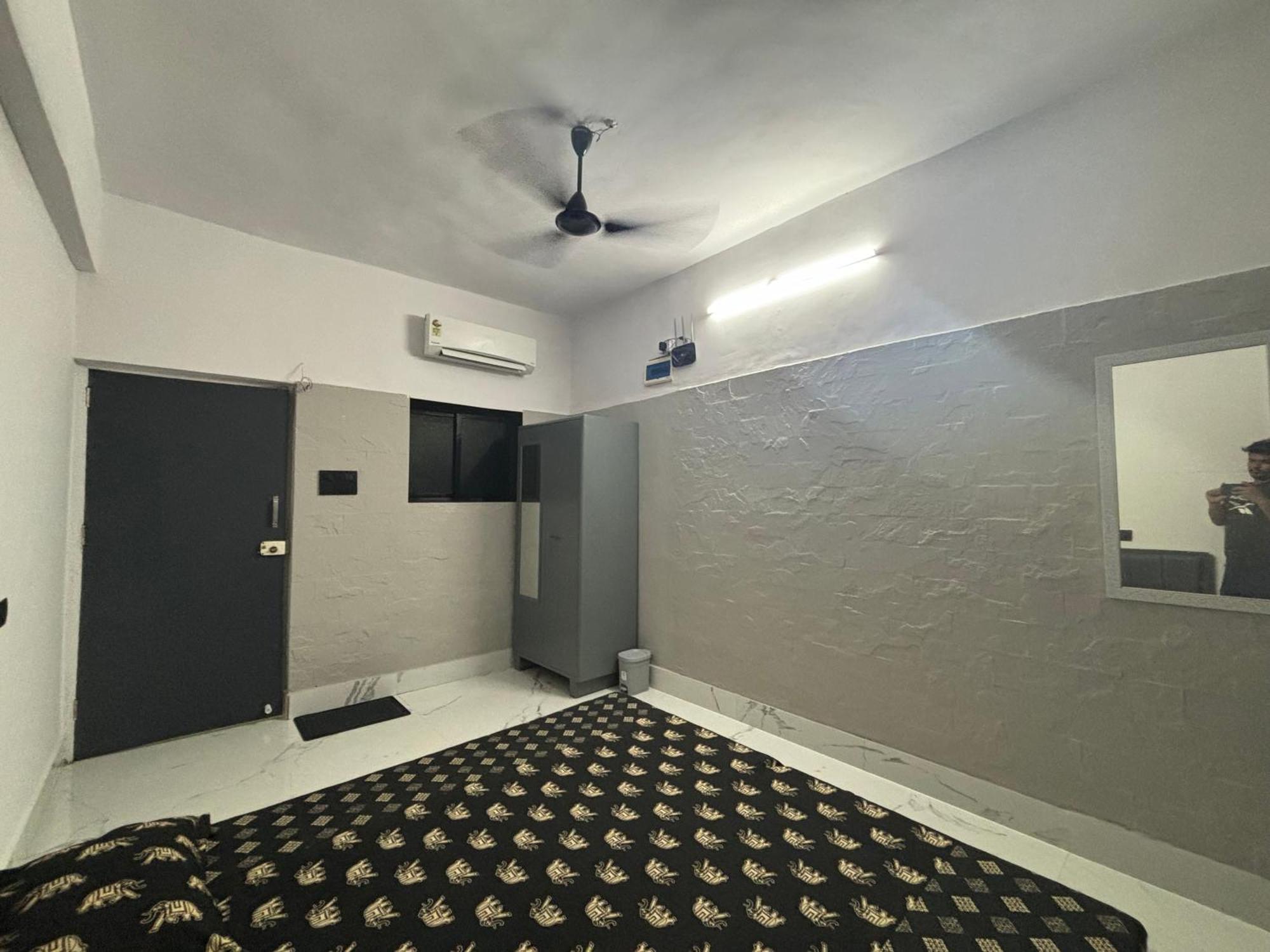 Aqua International Airport Bed & Breakfast *