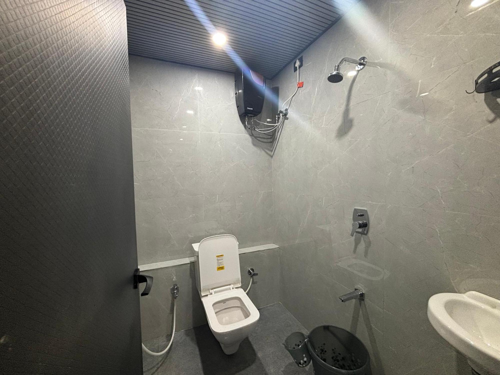 Aqua International Airport Bed & Breakfast