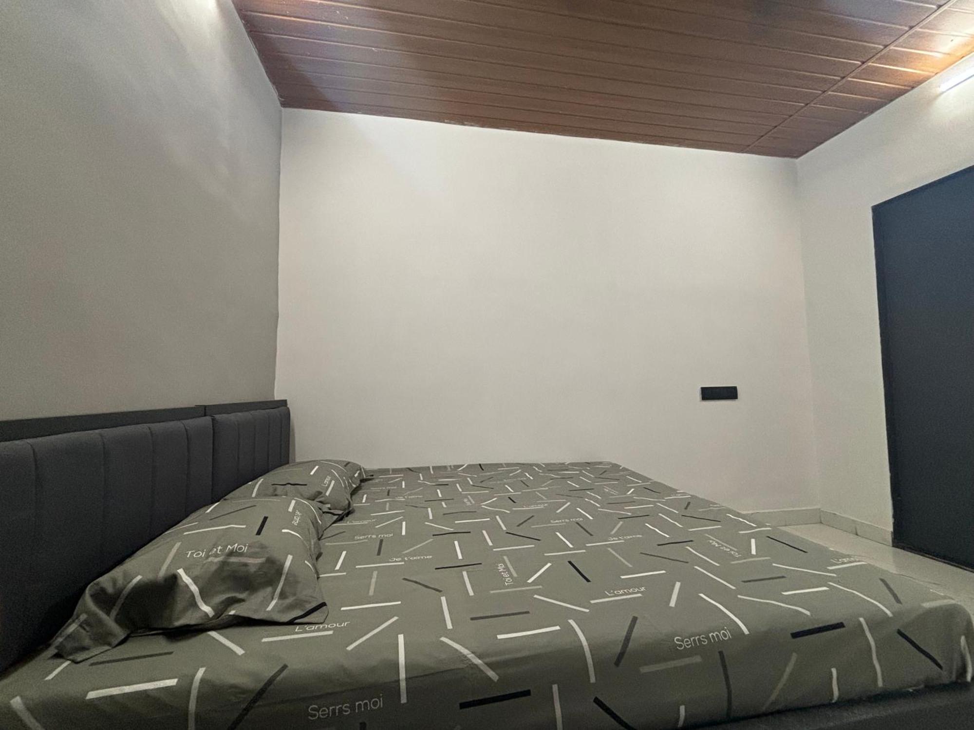 Aqua International Airport Bed & Breakfast