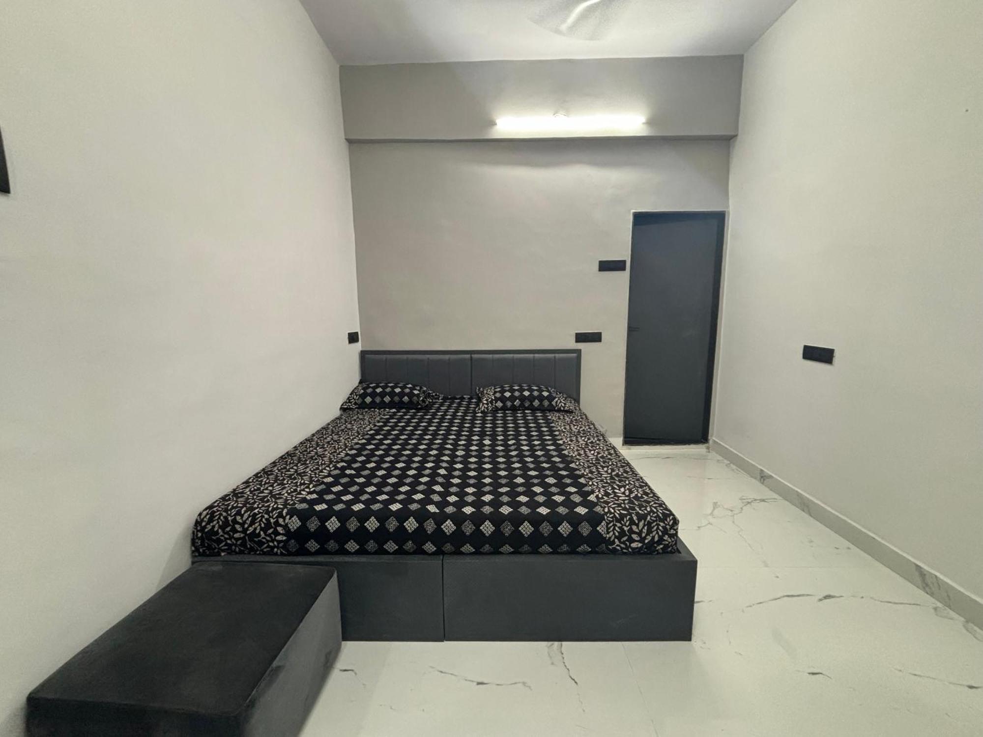 Aqua International Airport Bed & Breakfast *