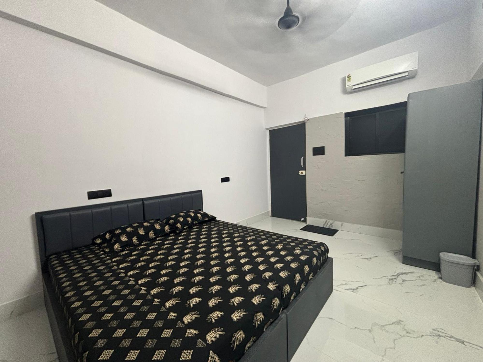 Aqua International Airport Bed & Breakfast *