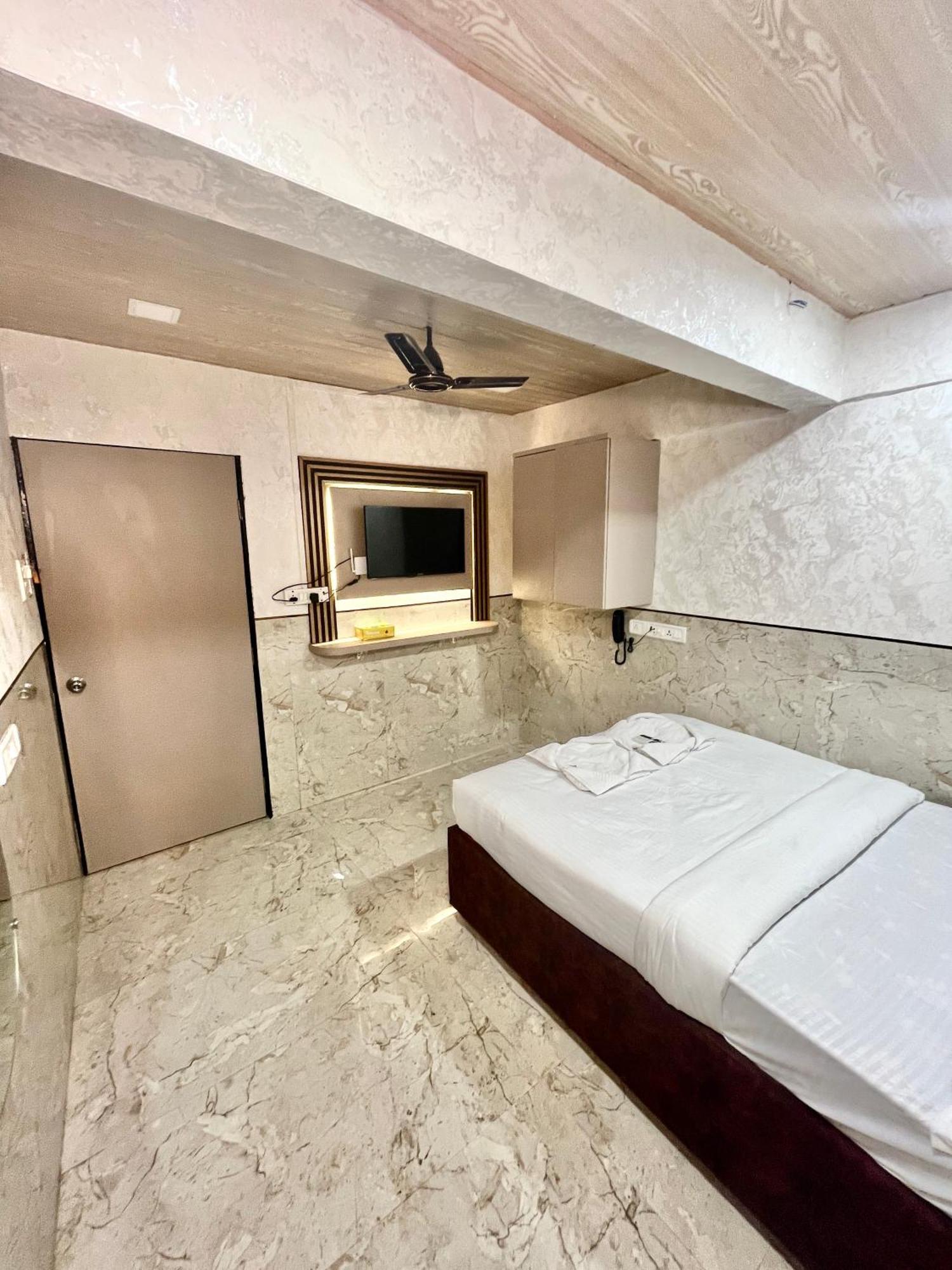 Hotel Newyork By Stayzy Mumbai