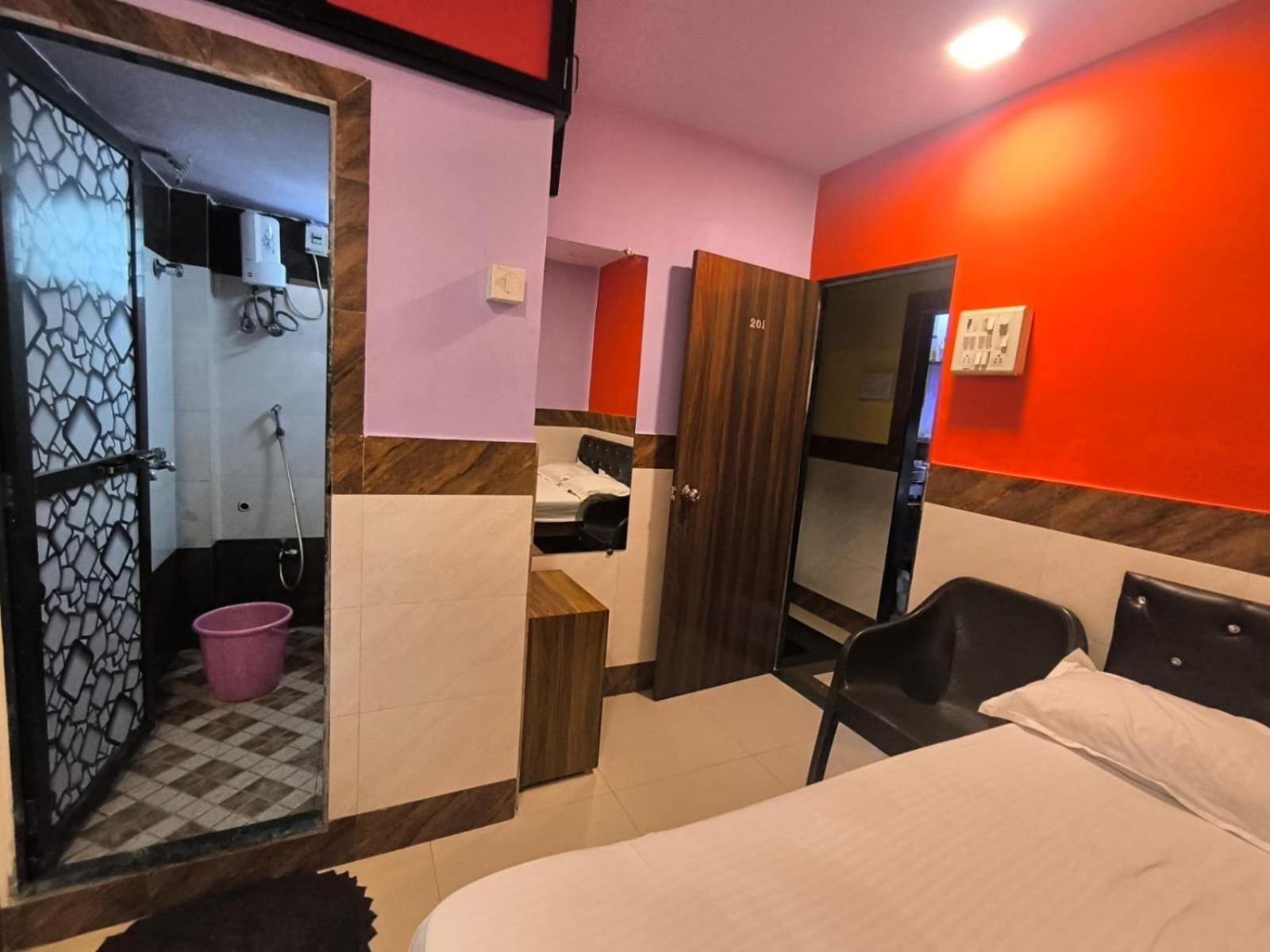 Heera Hotel 2*