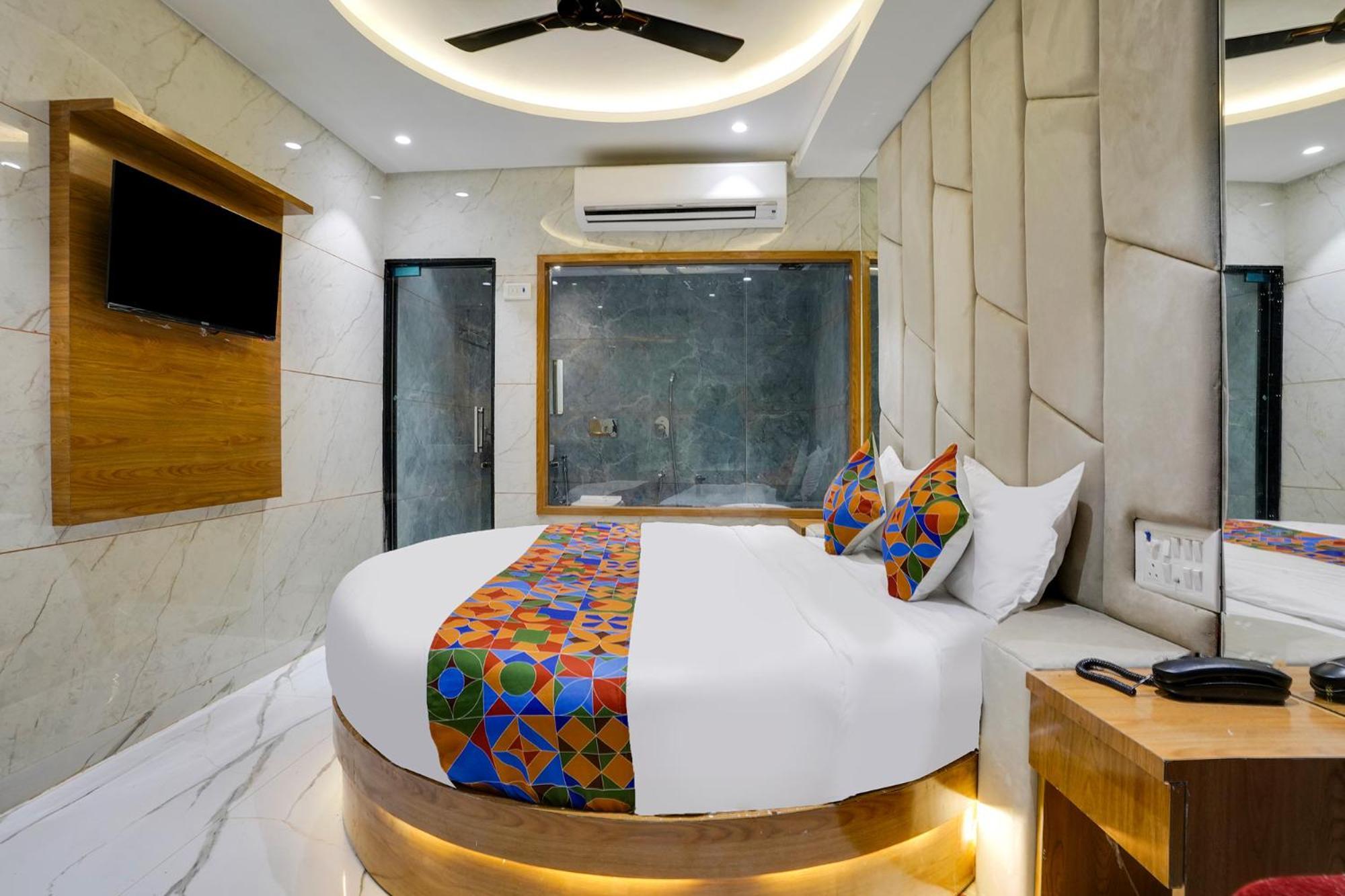 Hotel Fabhotel Rr Residency - Near Bkc