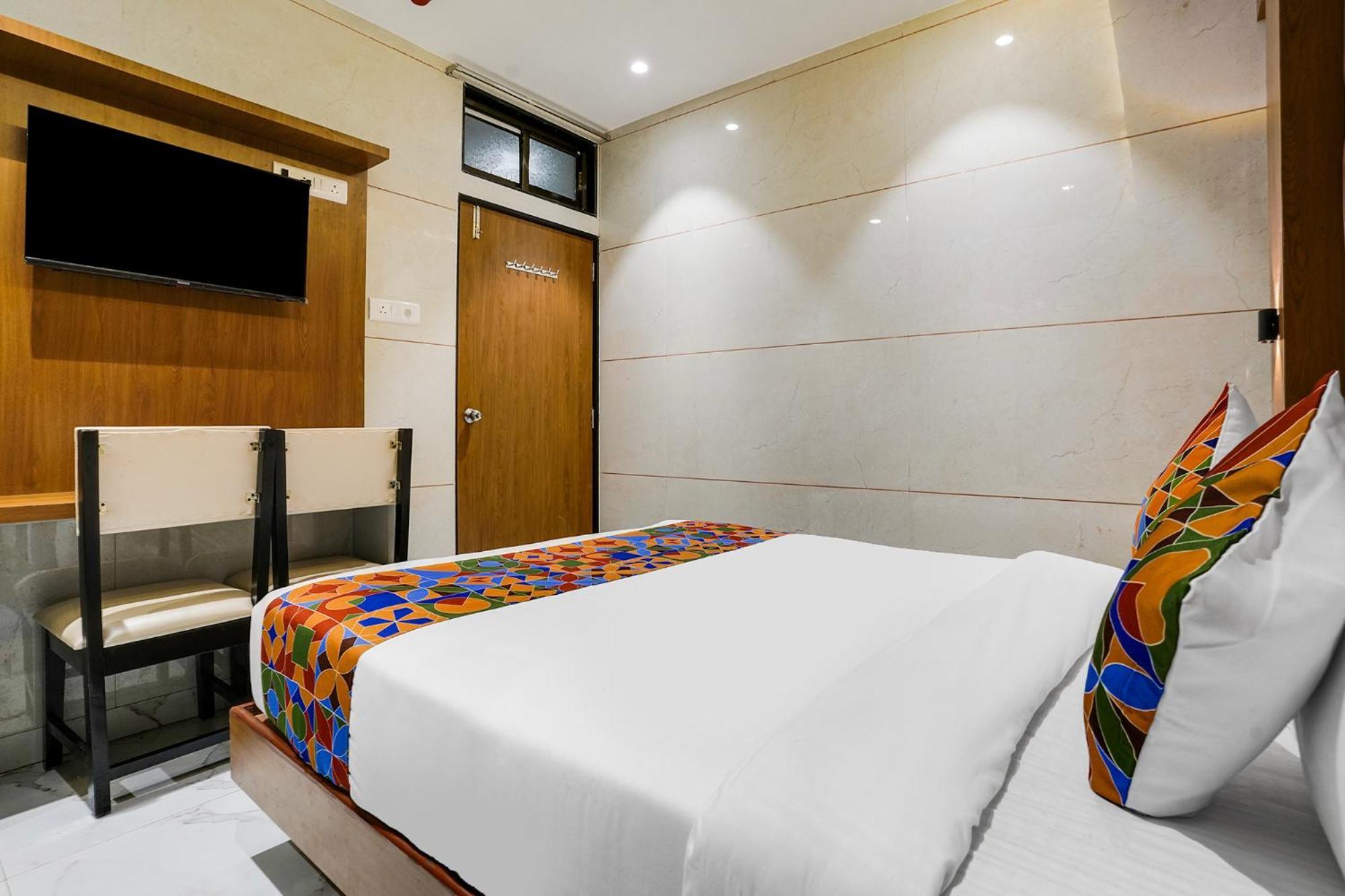 Fabhotel Rr Residency - Near Bkc Hotel