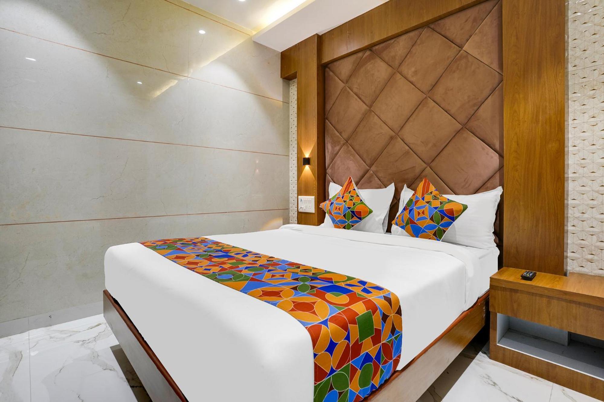 Hotel Fabhotel Rr Residency - Near Bkc