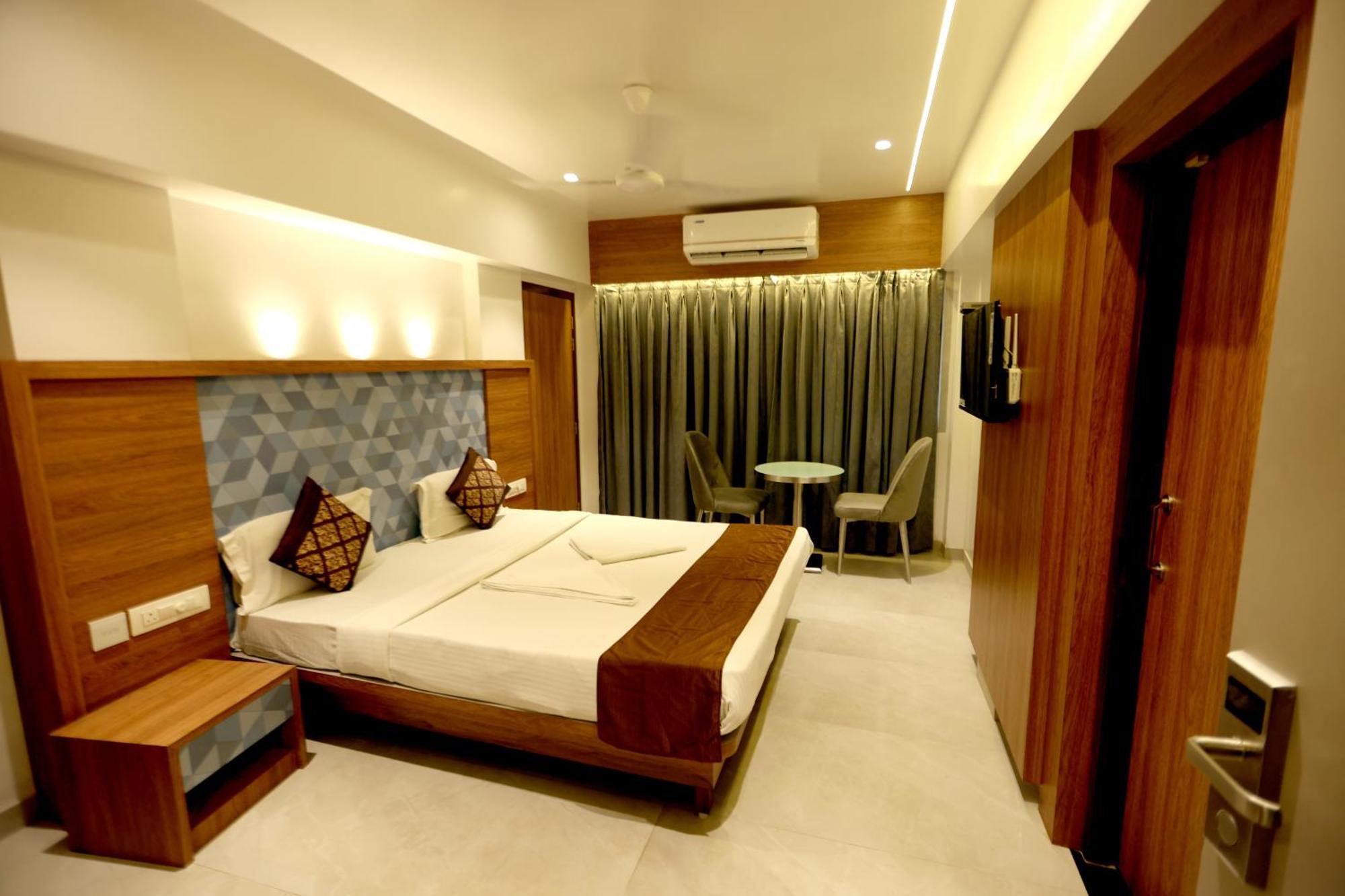 Hotel Host International Marol